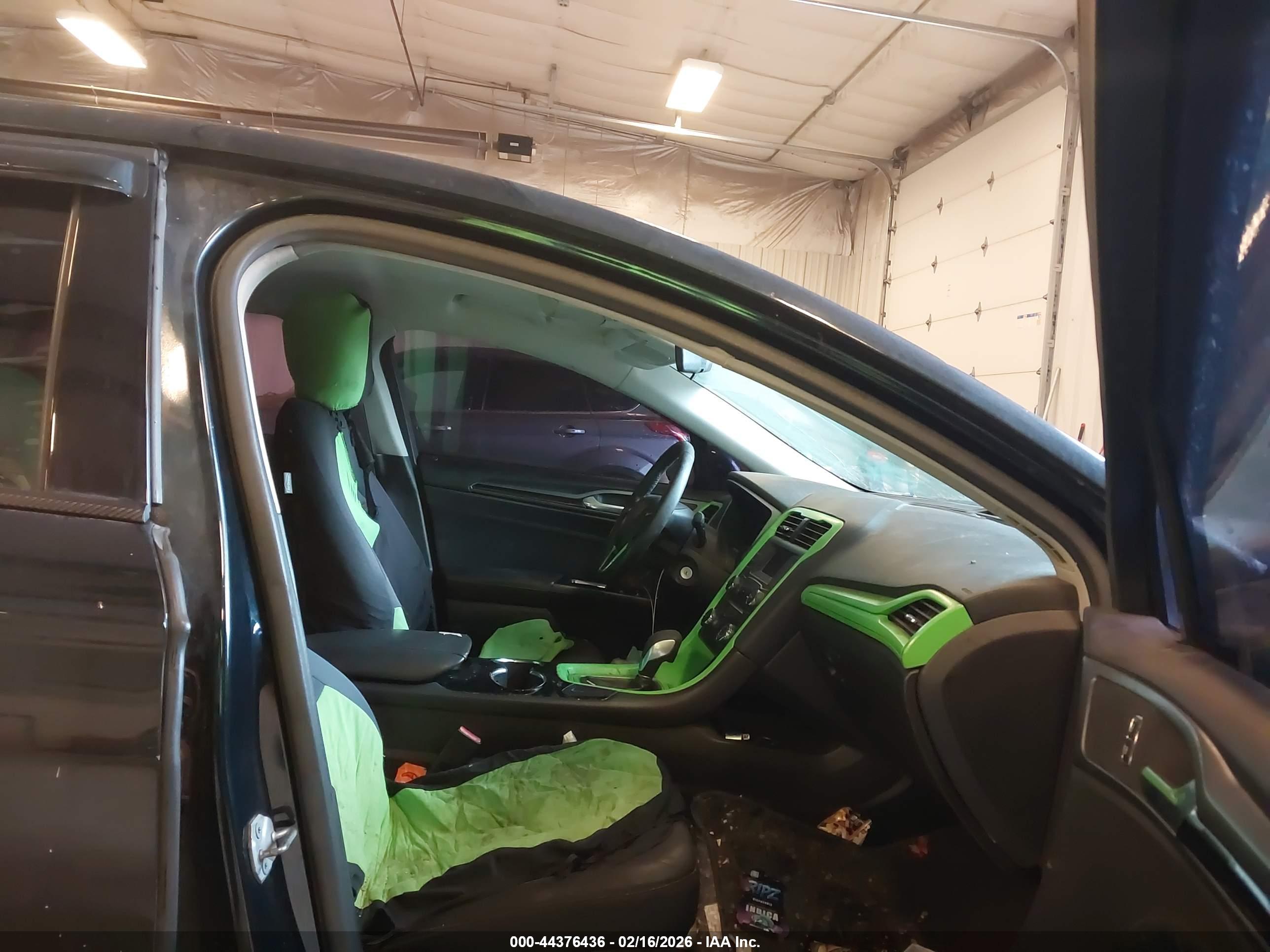 FORD FUSION image 5