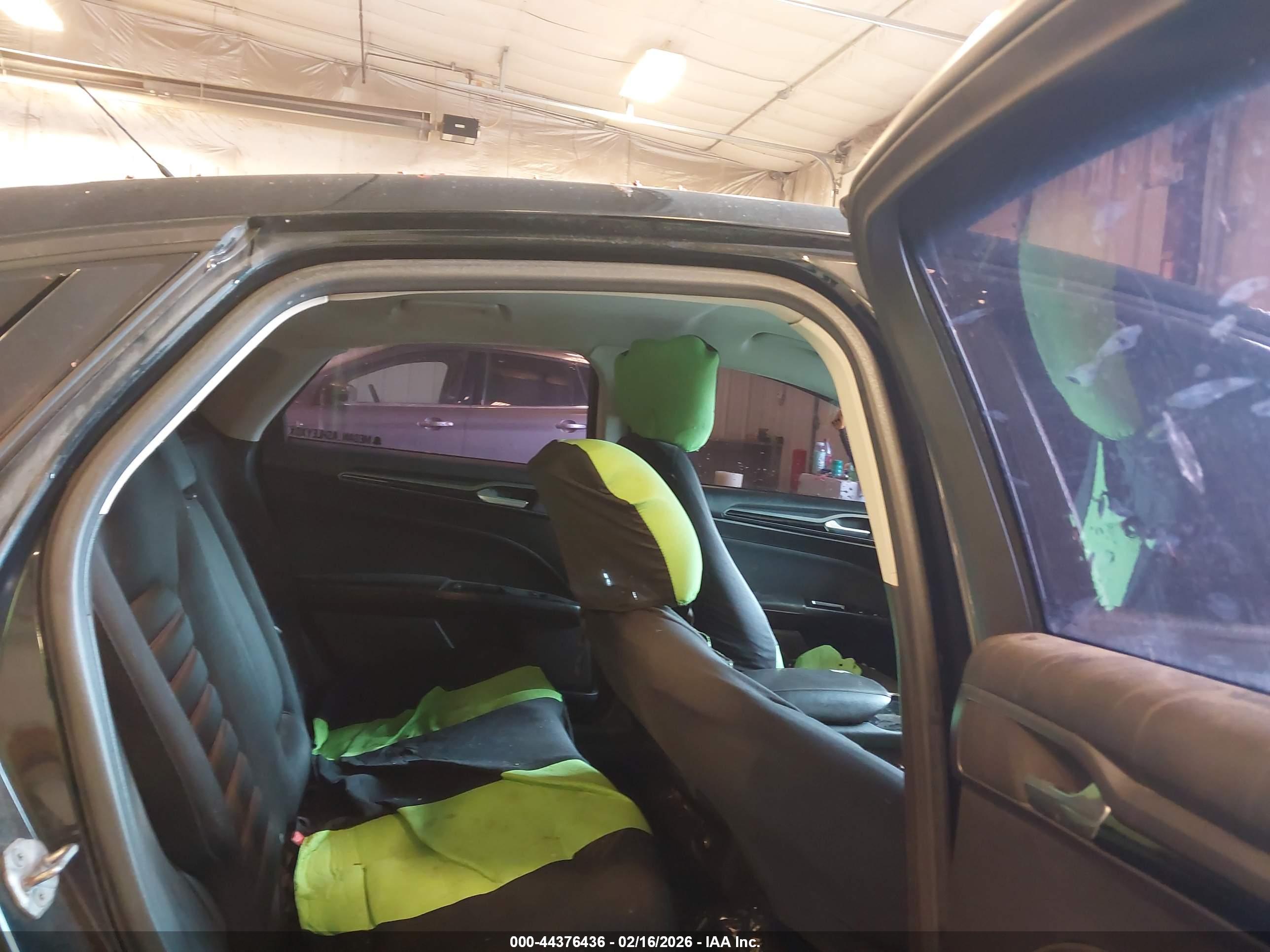 FORD FUSION image 8