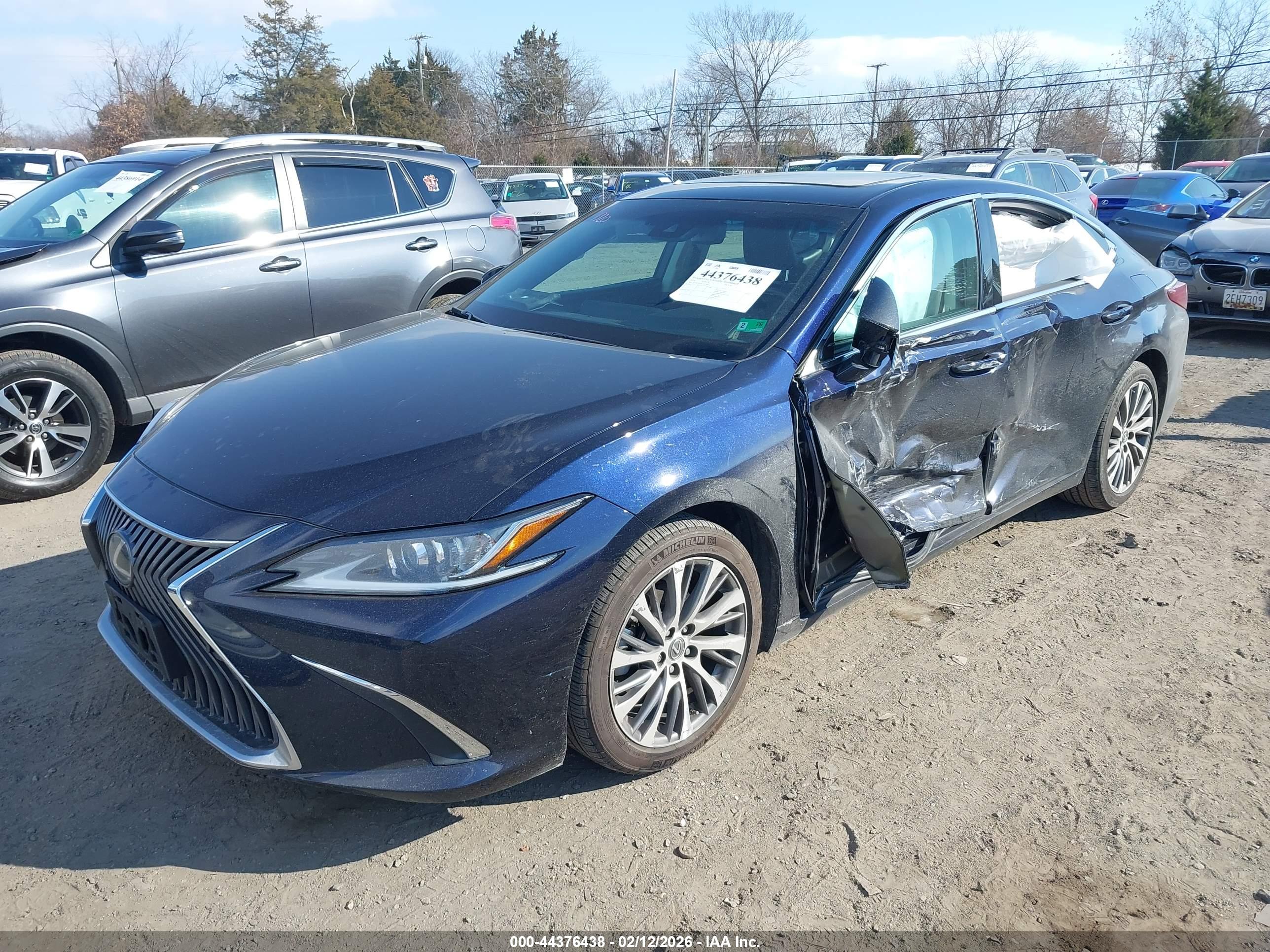 LEXUS ES image 2