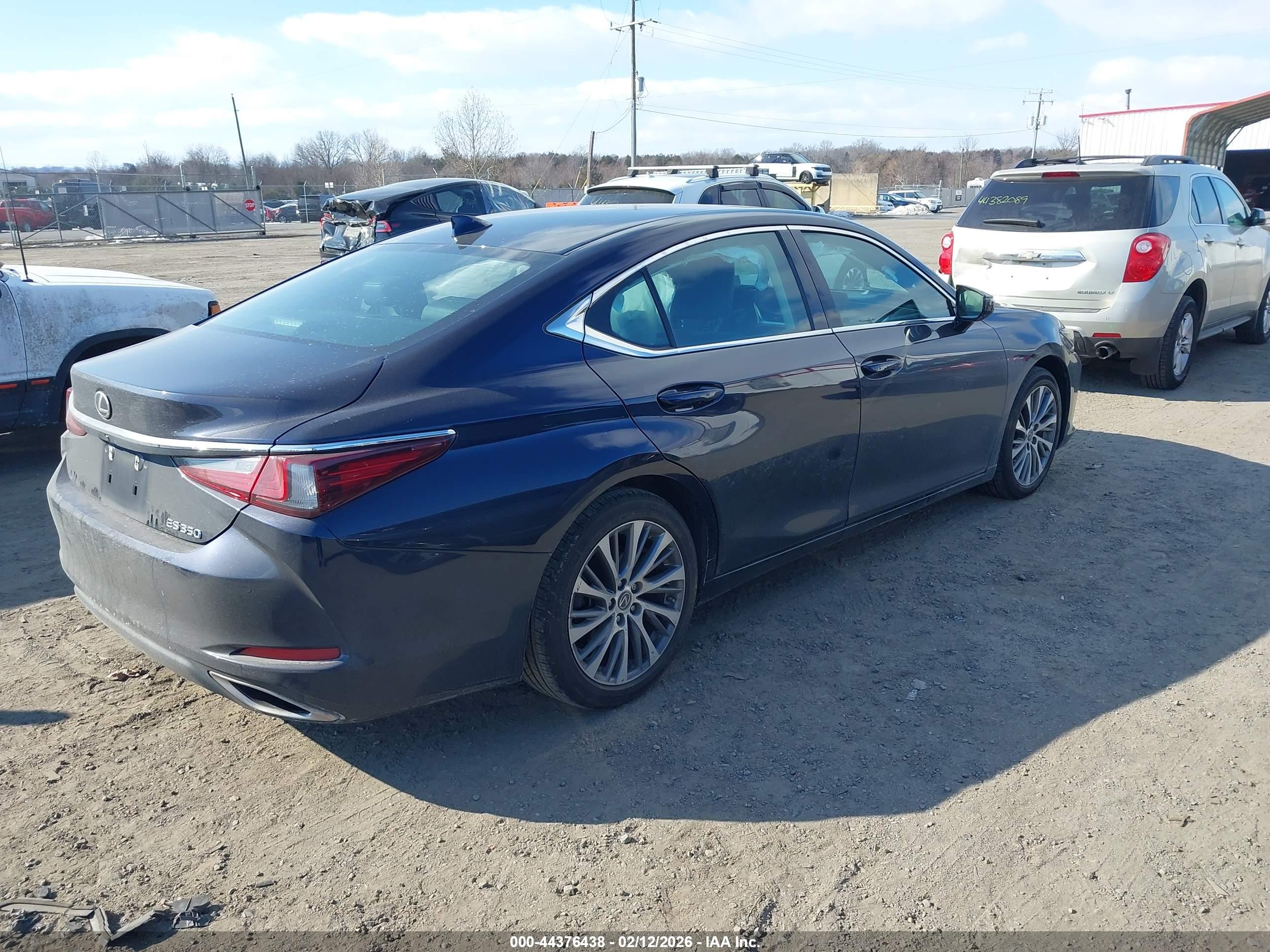 LEXUS ES image 4