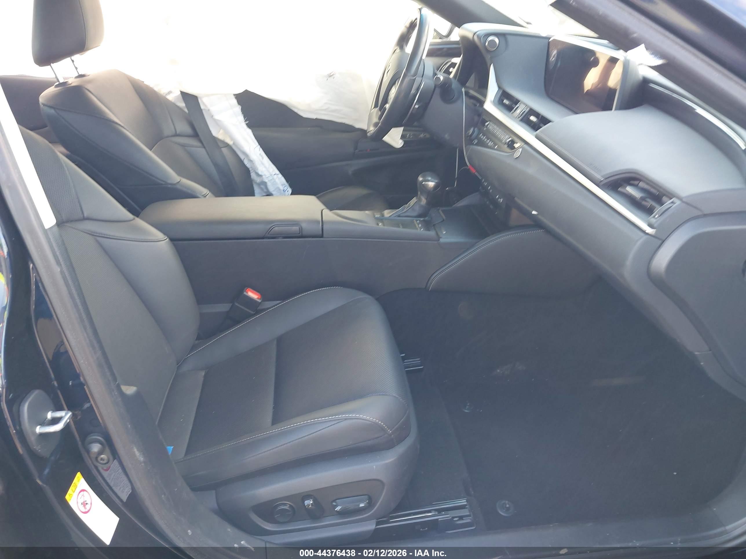 LEXUS ES image 5