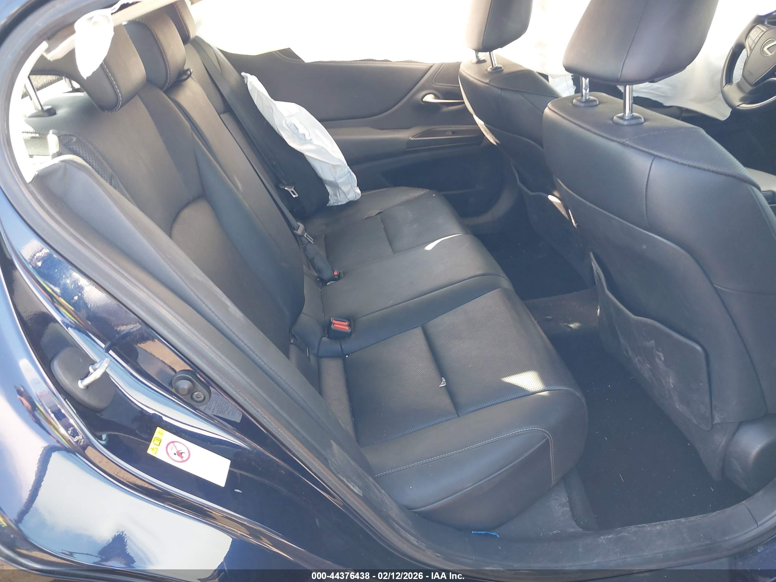 LEXUS ES image 8
