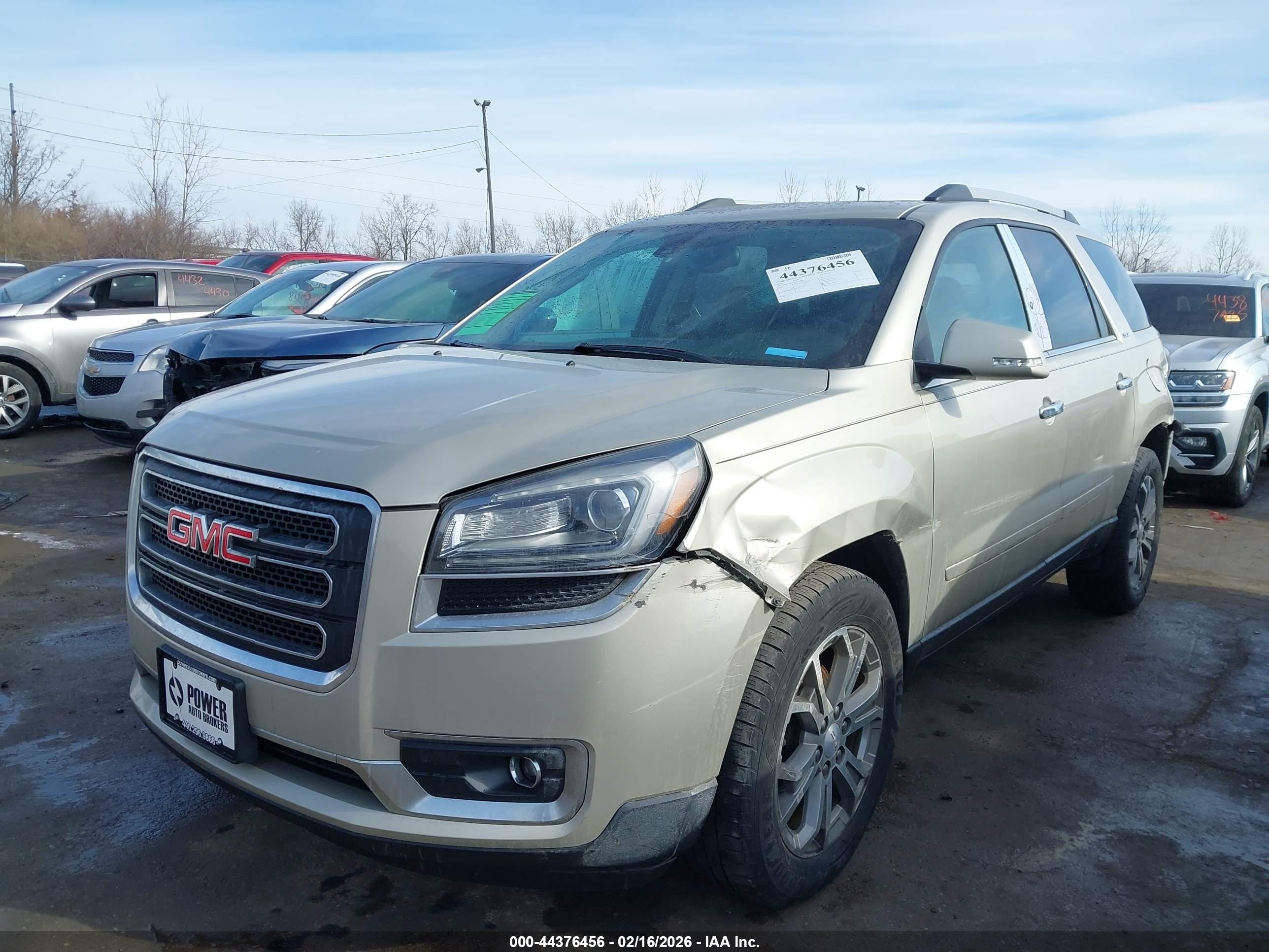 GMC ACADIA image 2