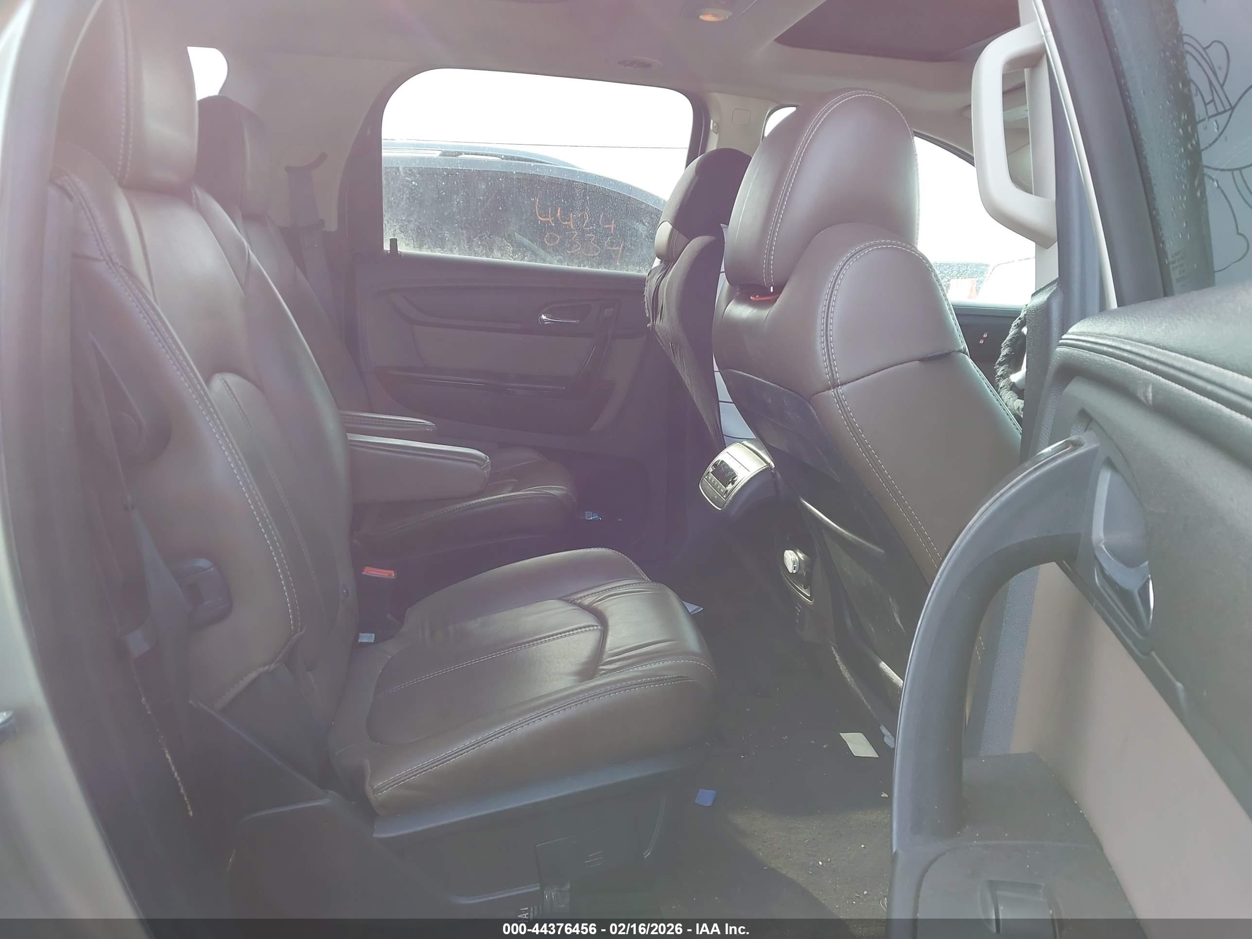 GMC ACADIA image 8