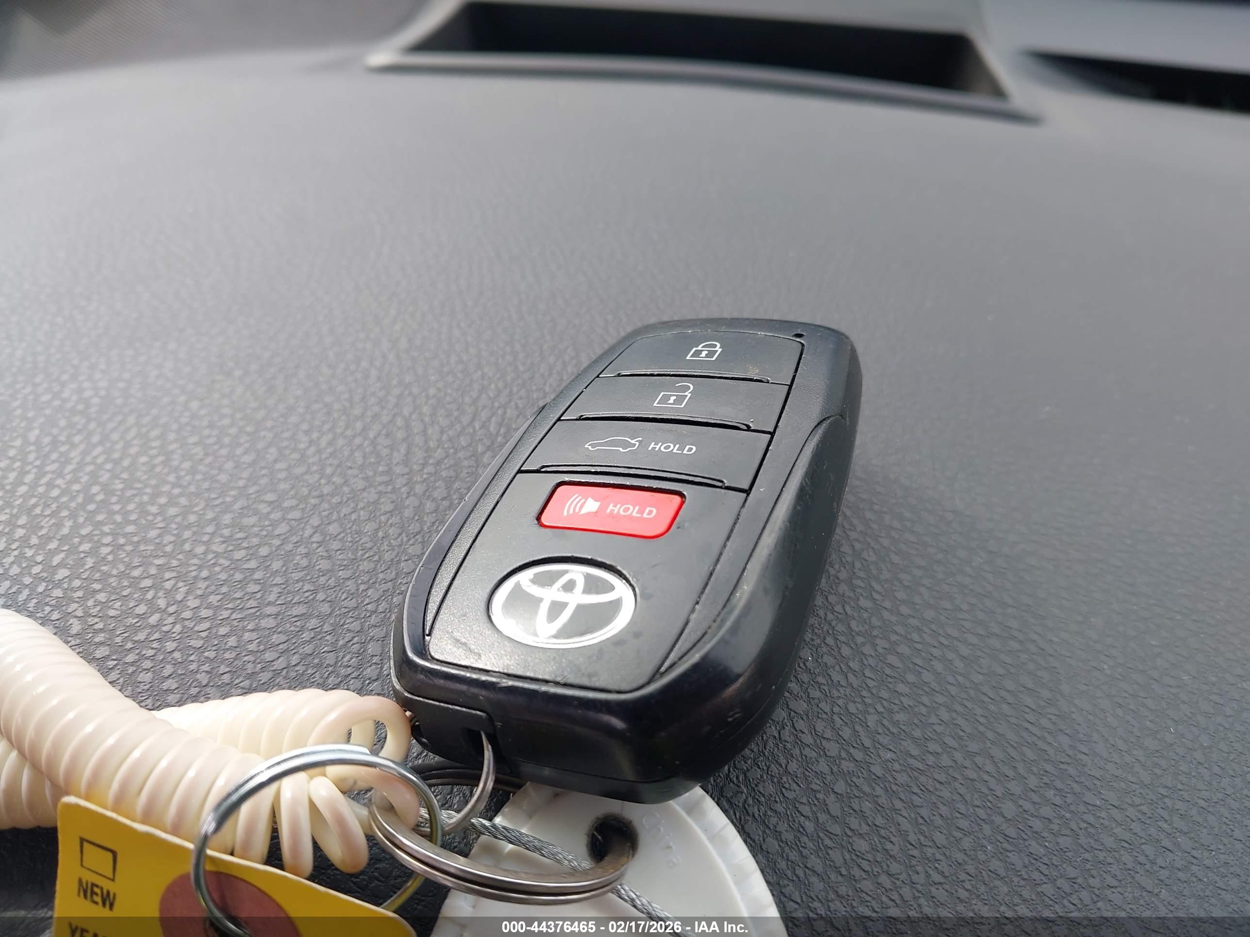 TOYOTA CAMRY image 11