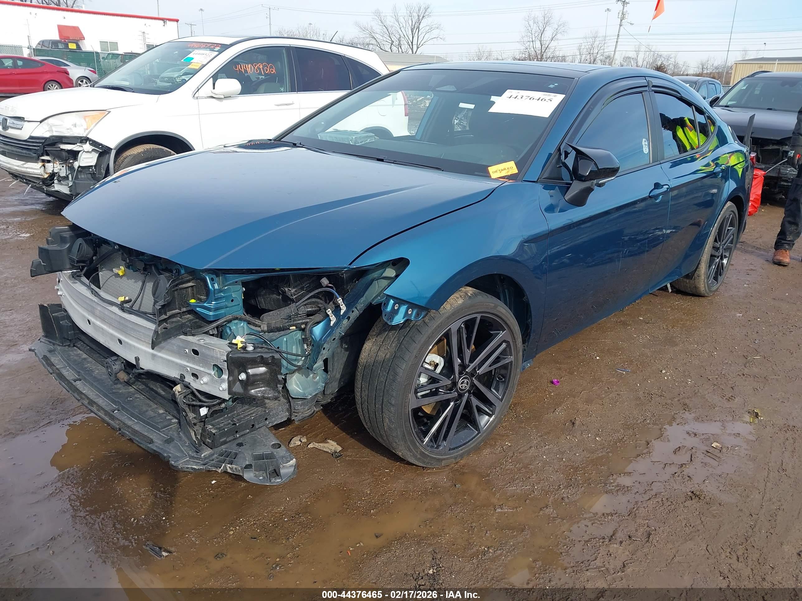 TOYOTA CAMRY image 2
