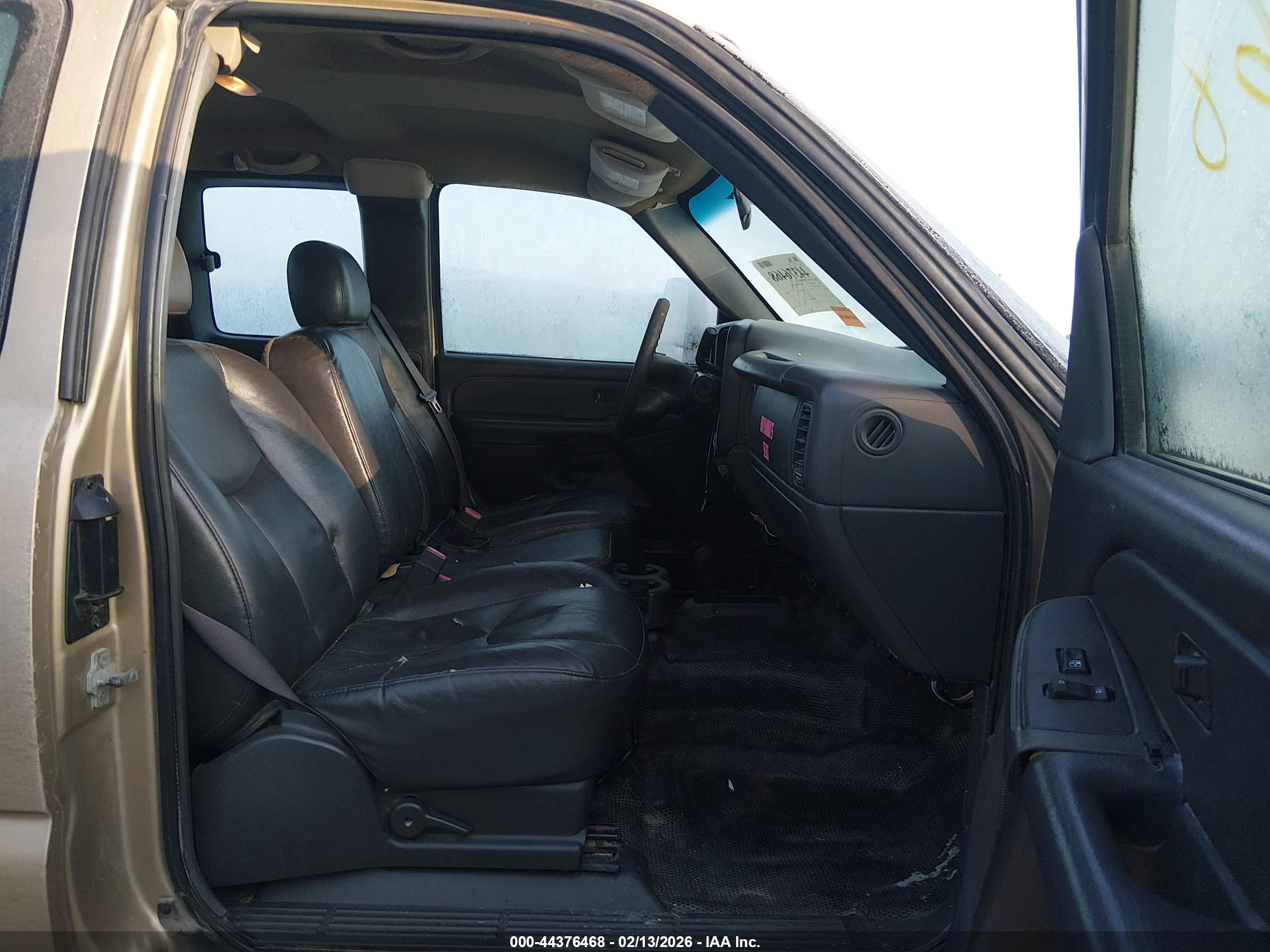 CHEVROLET SILVERADO image 5