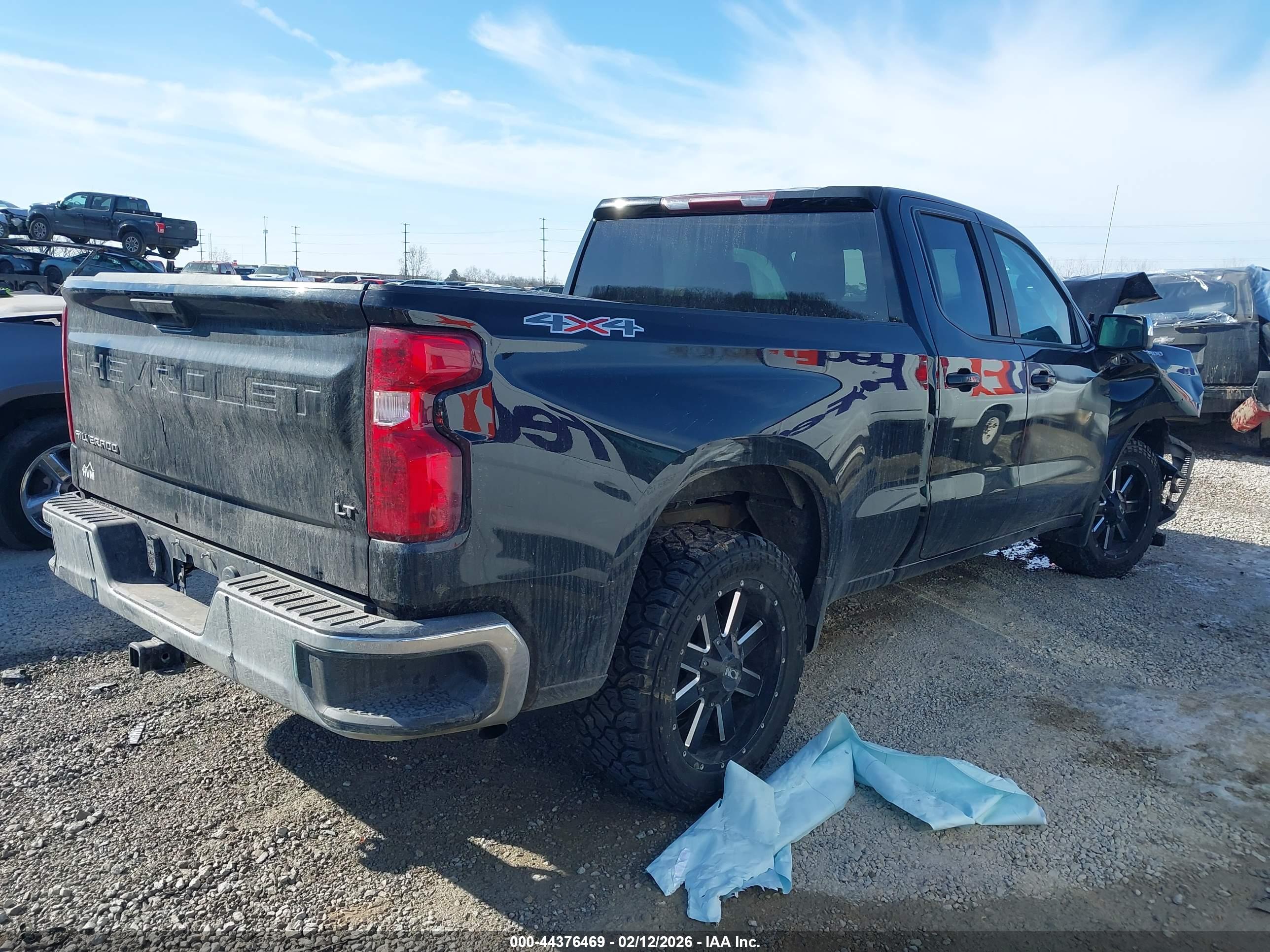 CHEVROLET SILVERADO image 4