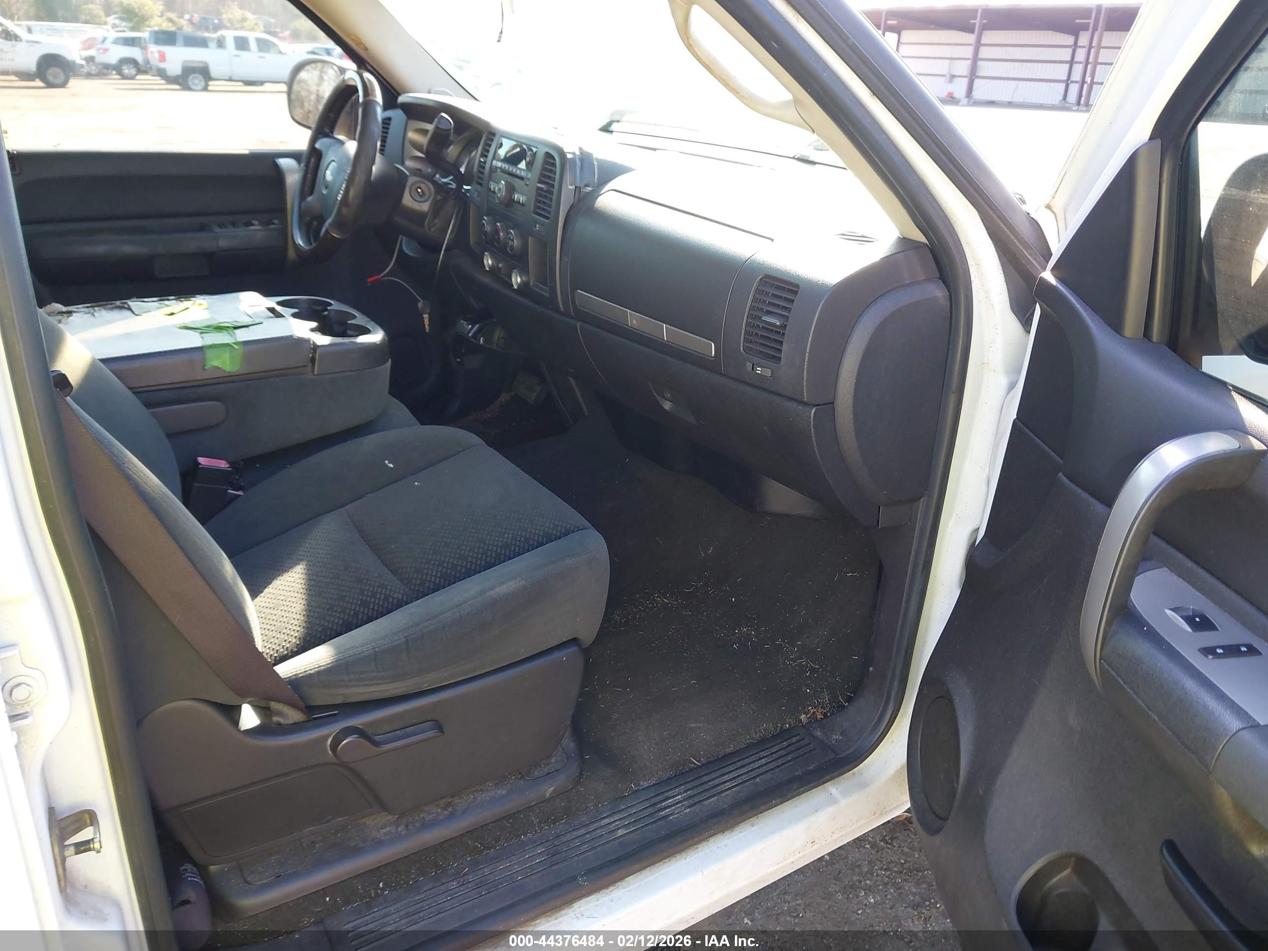CHEVROLET SILVERADO image 5