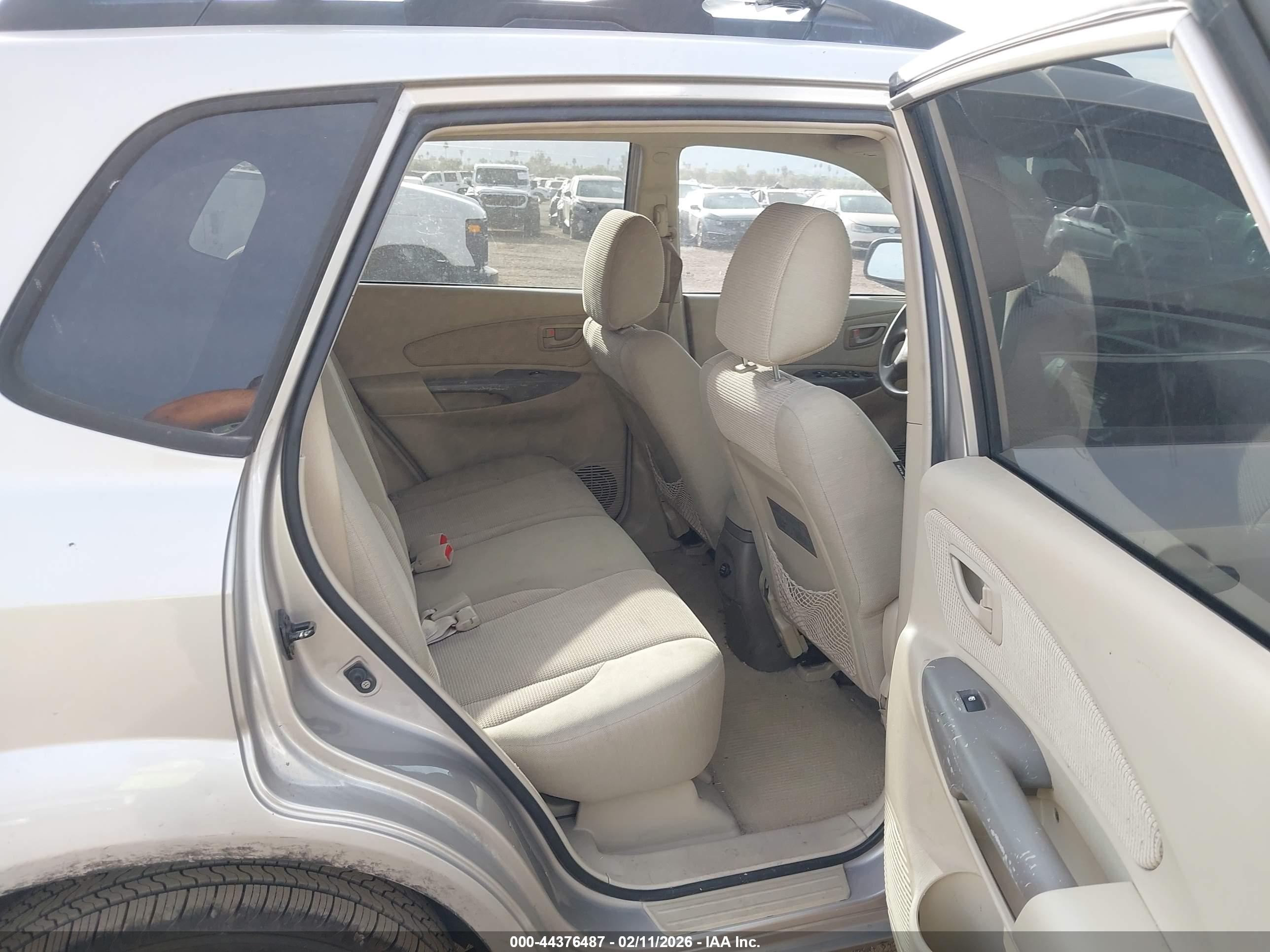 HYUNDAI TUCSON image 8