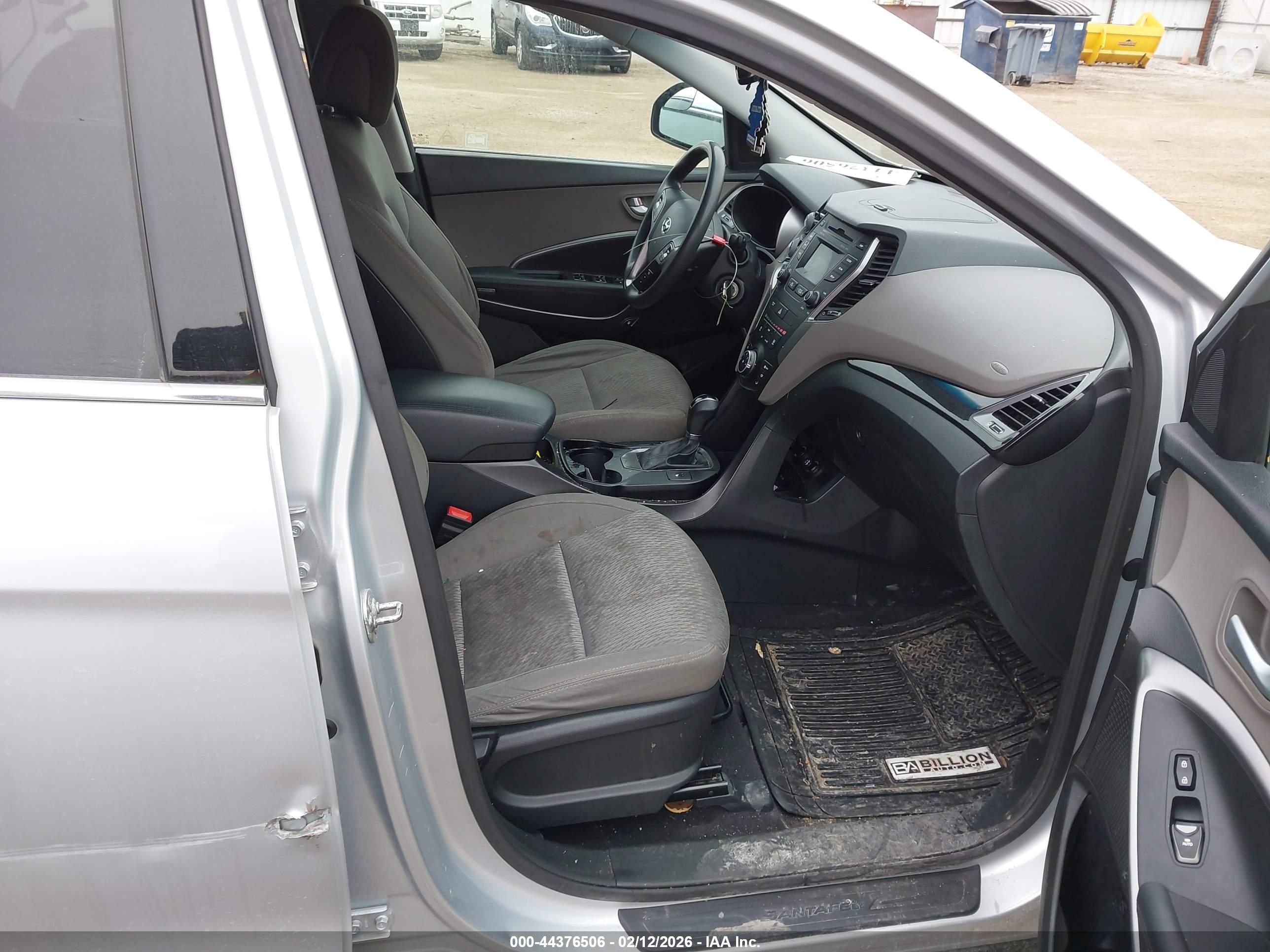 HYUNDAI SANTA image 5