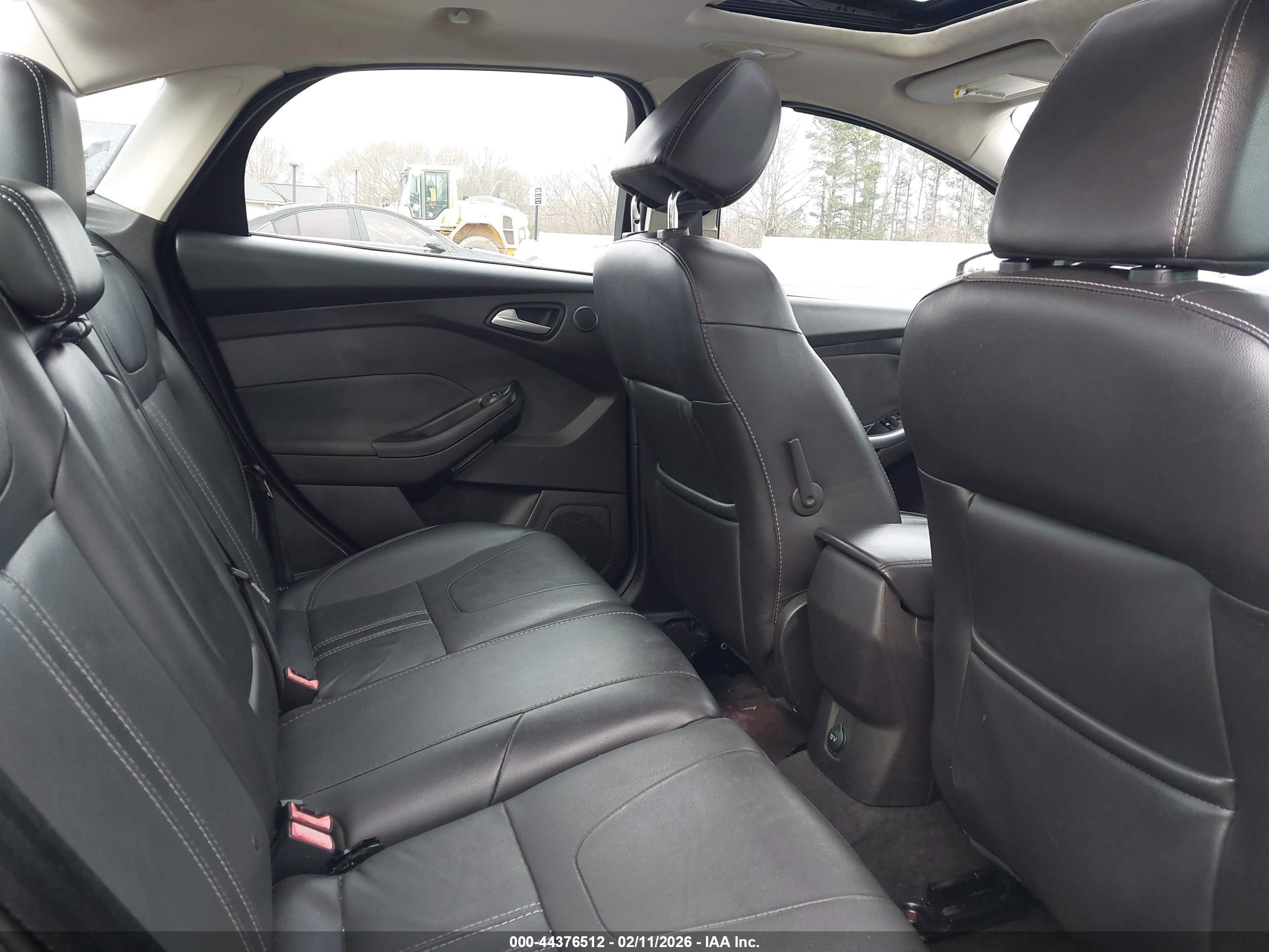 FORD FOCUS image 8