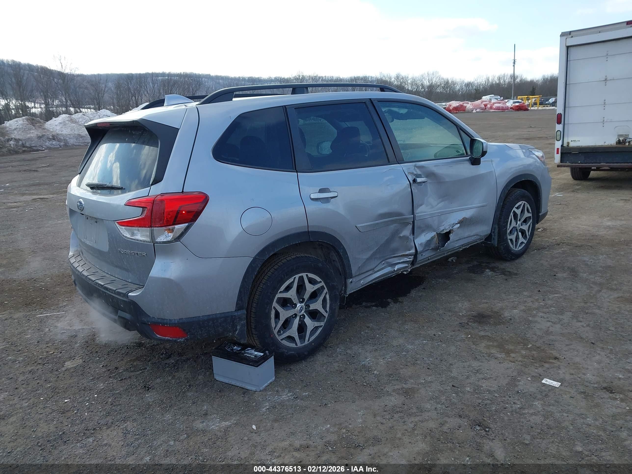 SUBARU FORESTER image 4