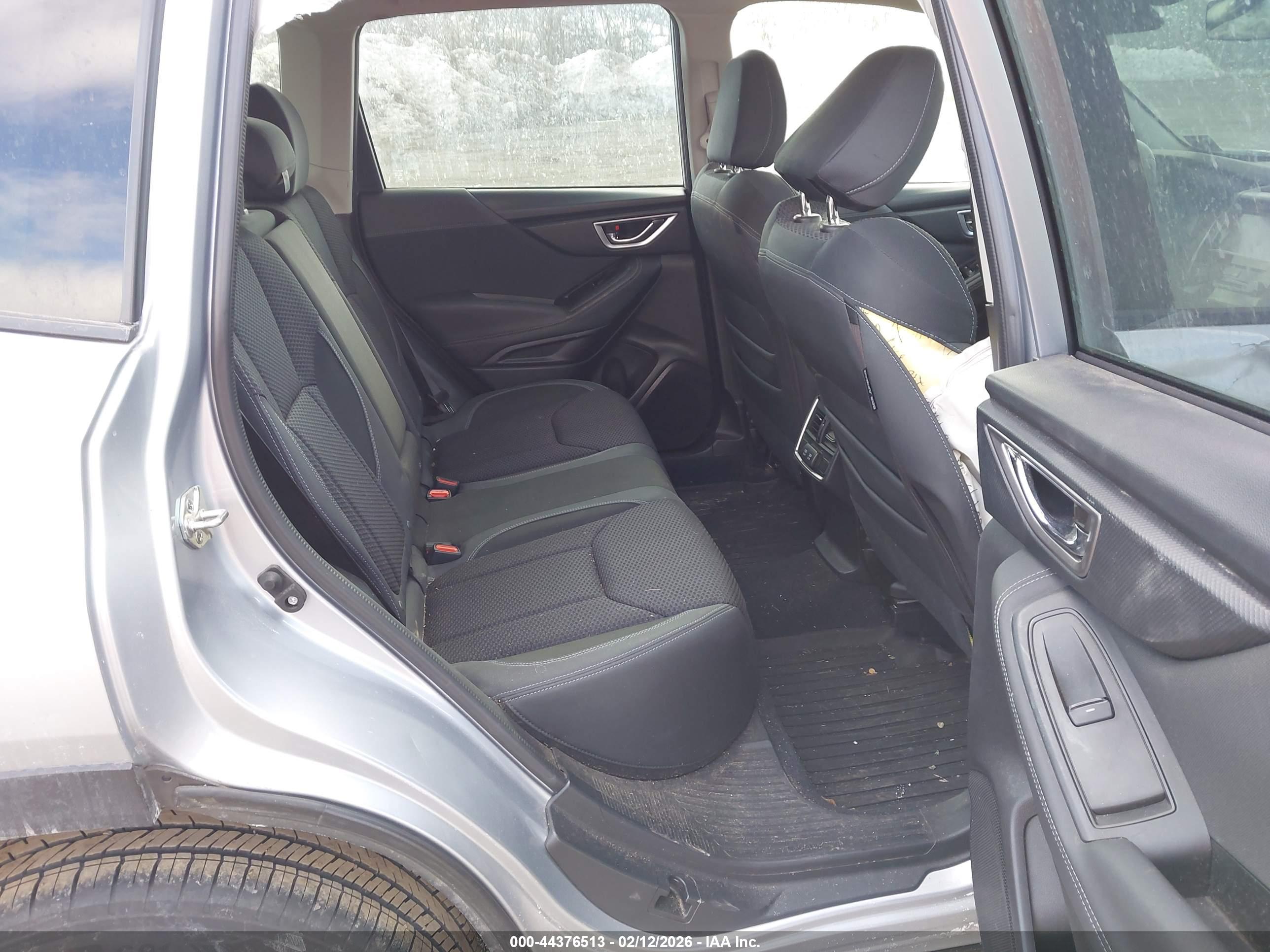 SUBARU FORESTER image 8