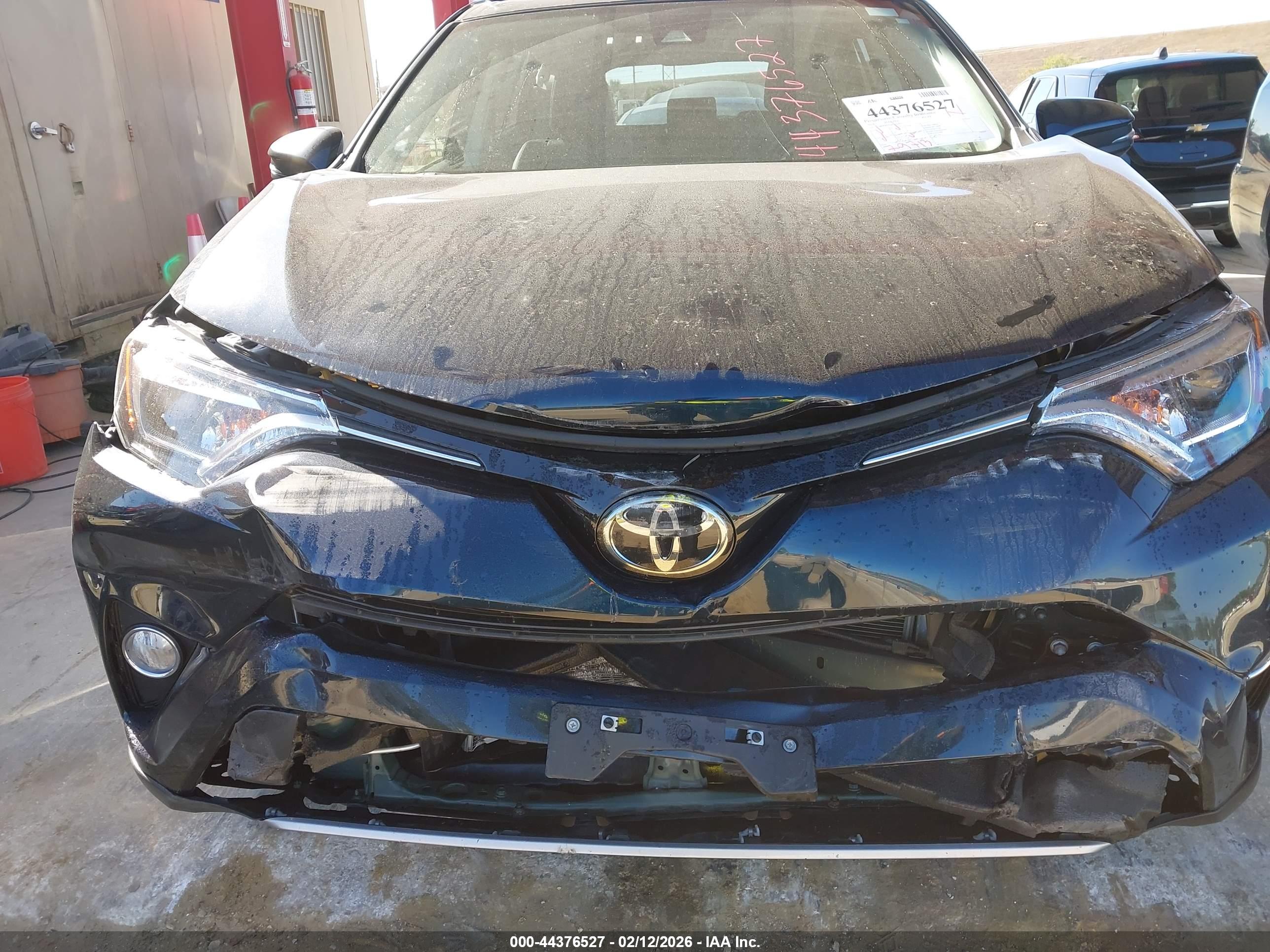 TOYOTA RAV4 image 6