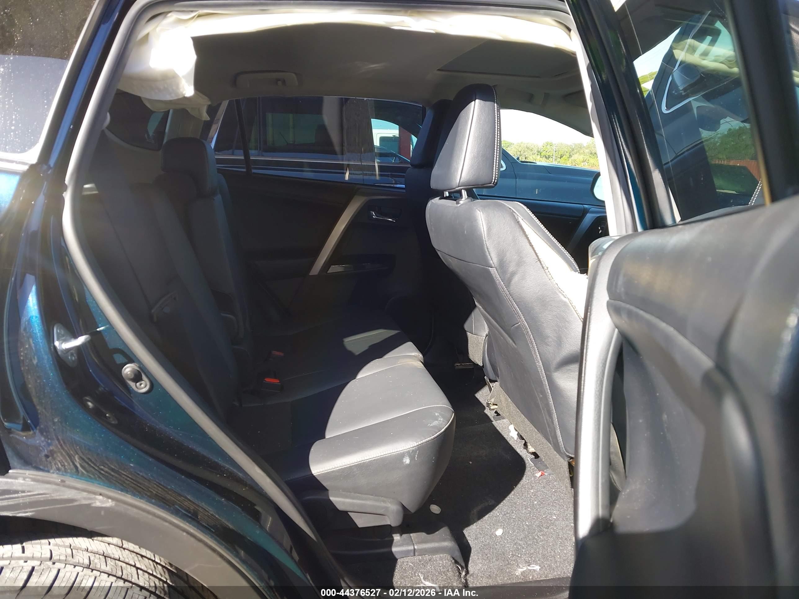 TOYOTA RAV4 image 8