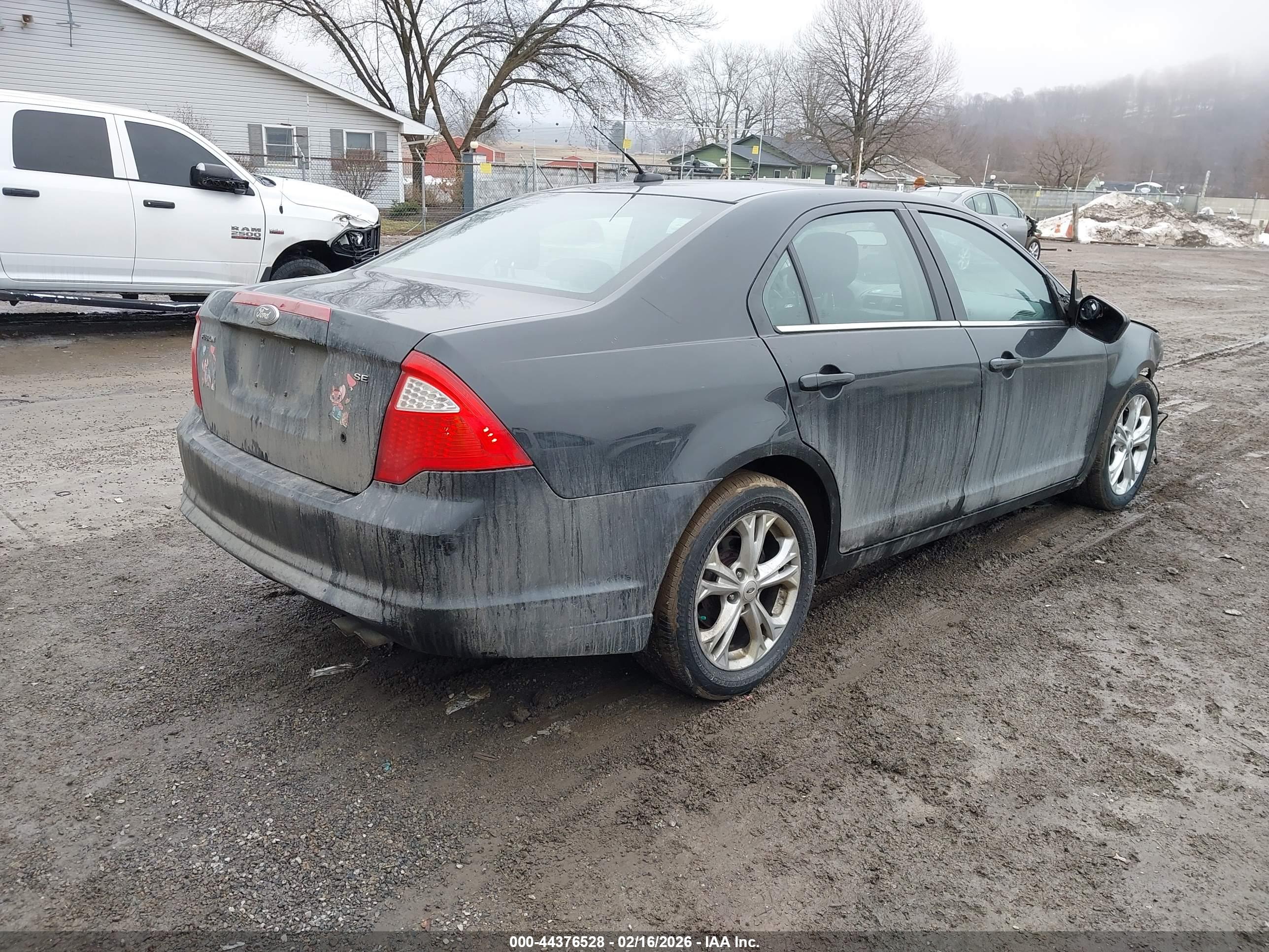 FORD FUSION image 4