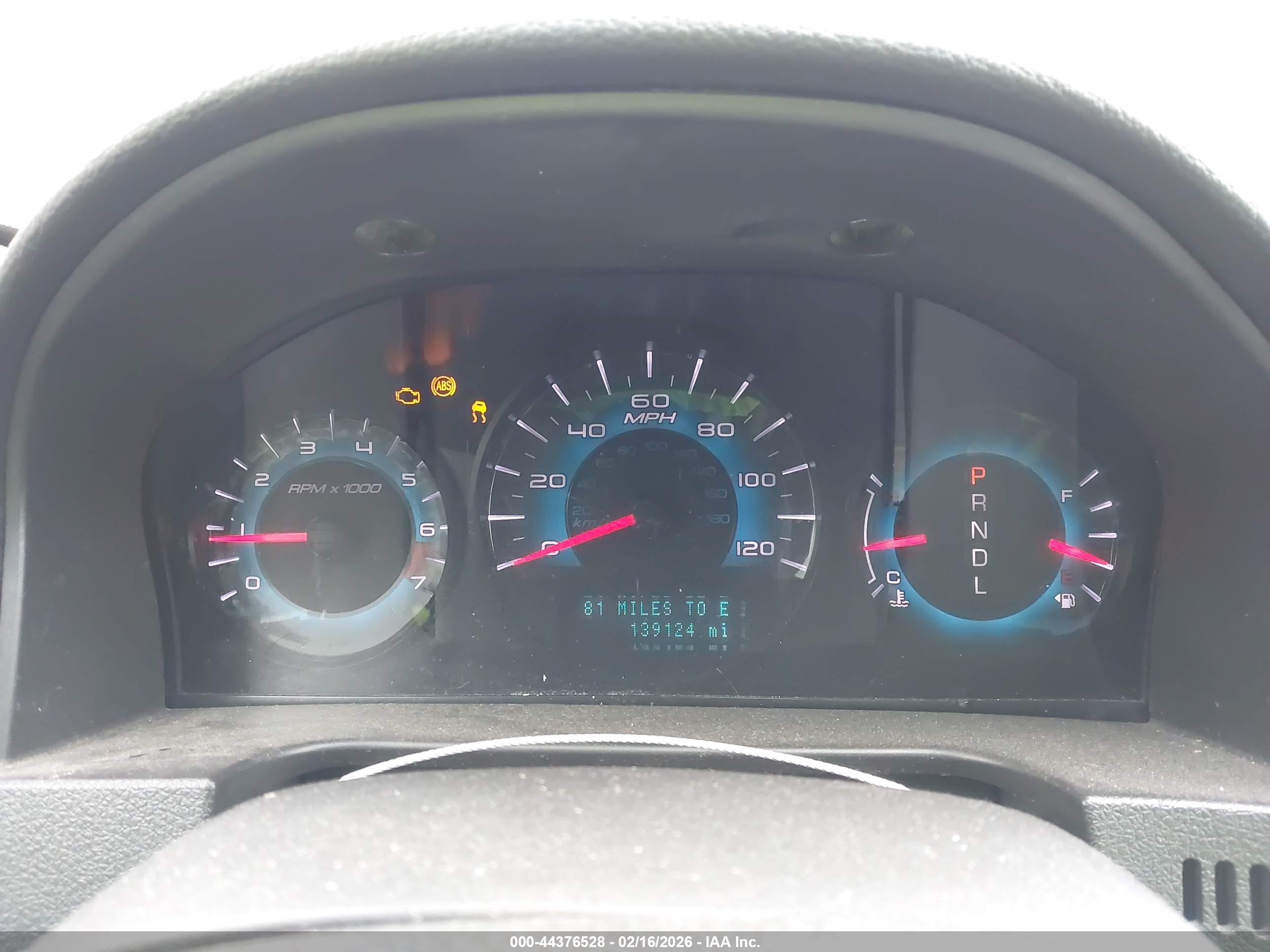 FORD FUSION image 7
