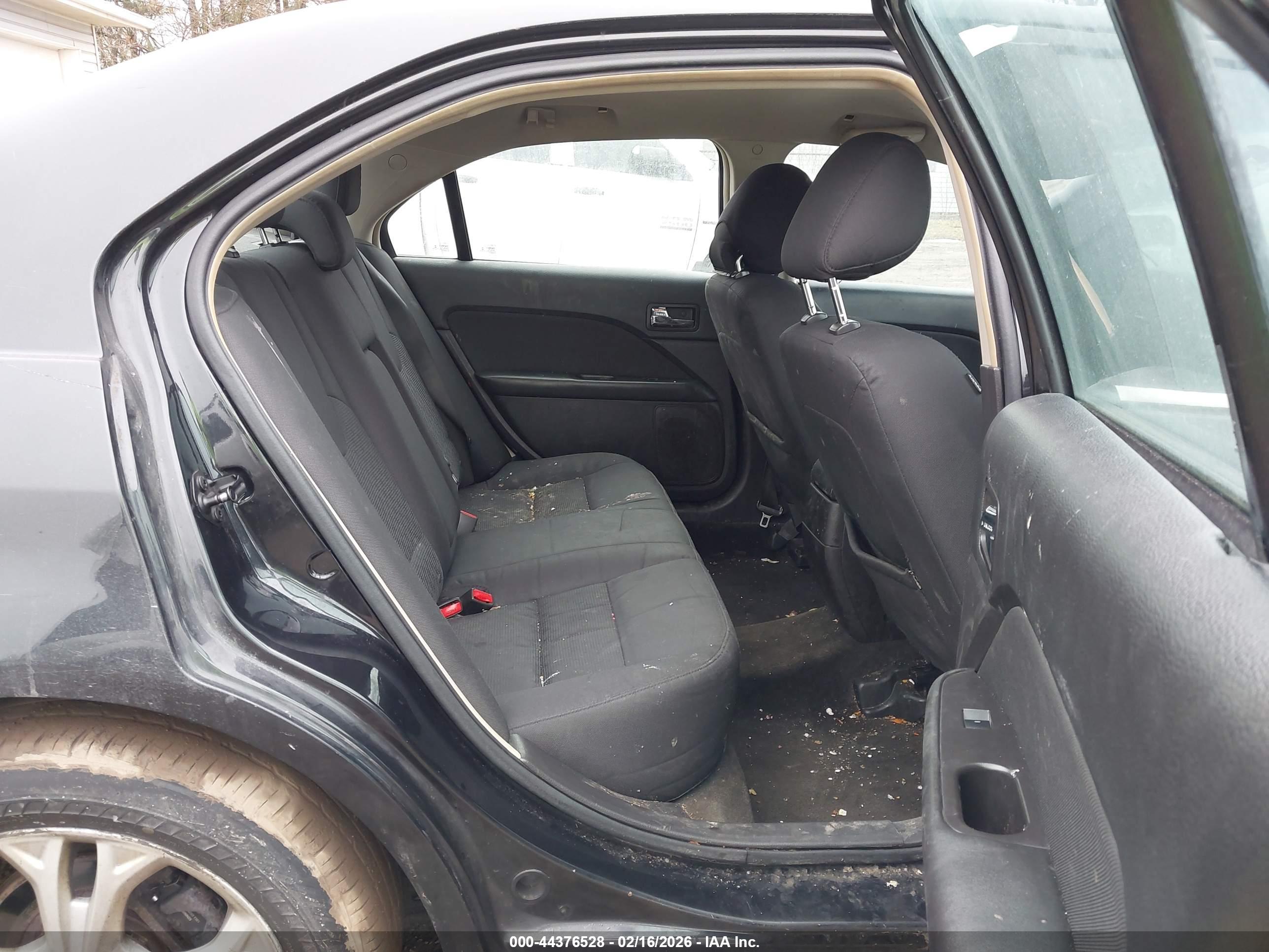 FORD FUSION image 8
