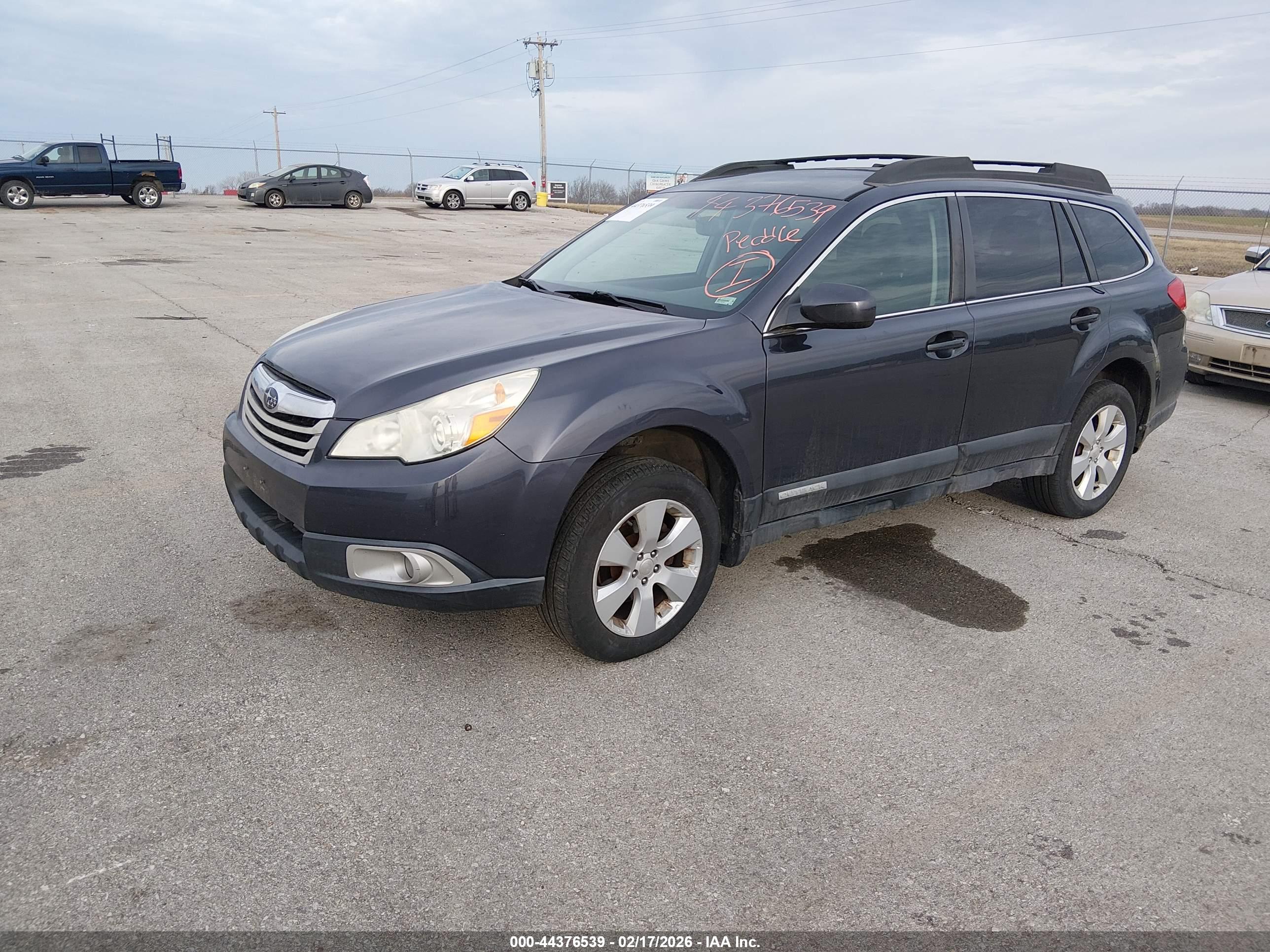 SUBARU OUTBACK image 2