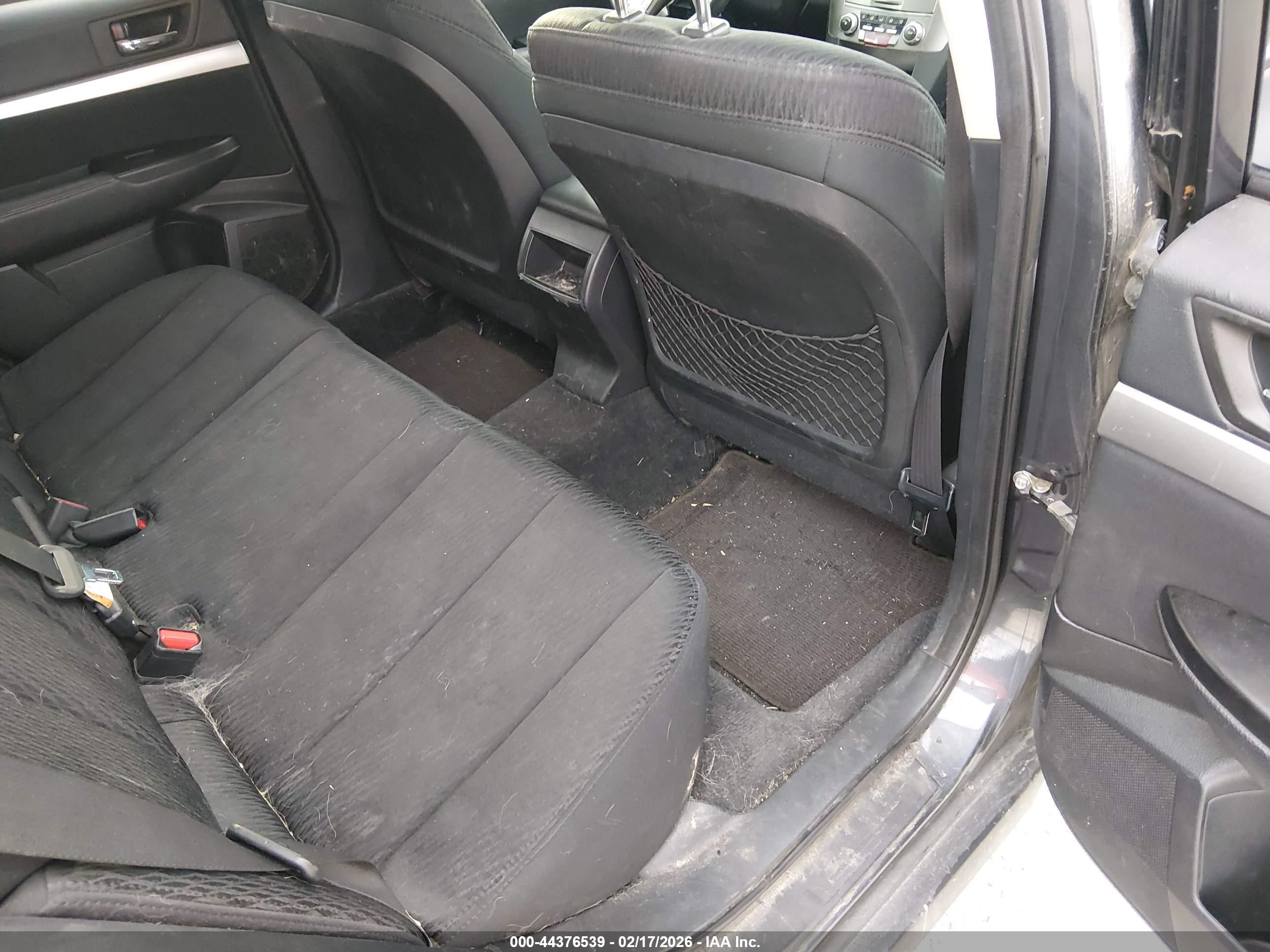 SUBARU OUTBACK image 8