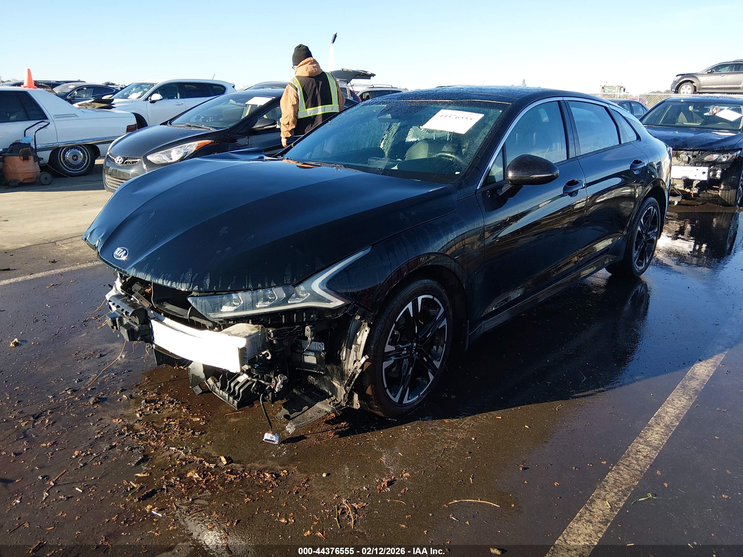 KIA K5 image 2