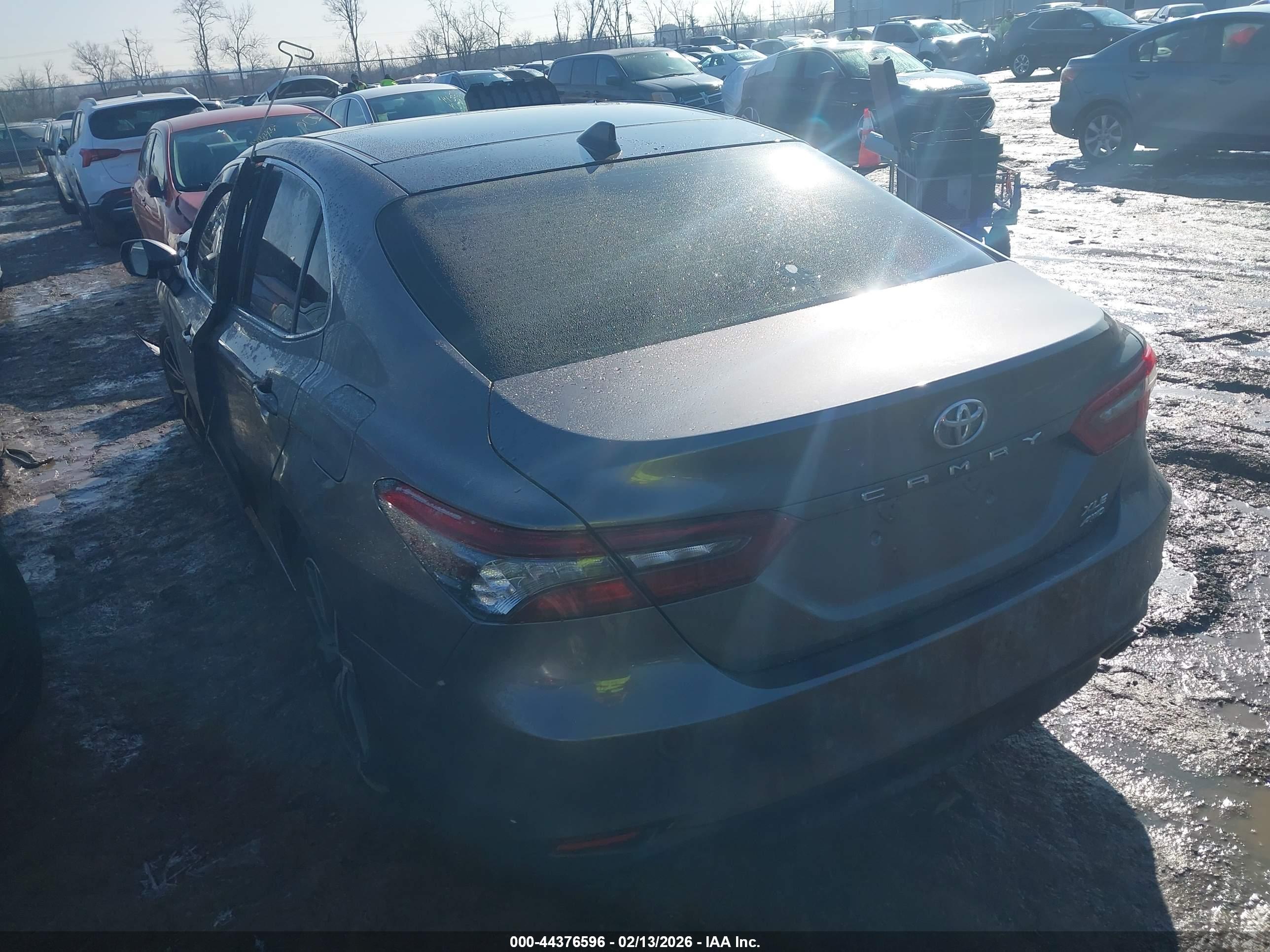 TOYOTA CAMRY image 3