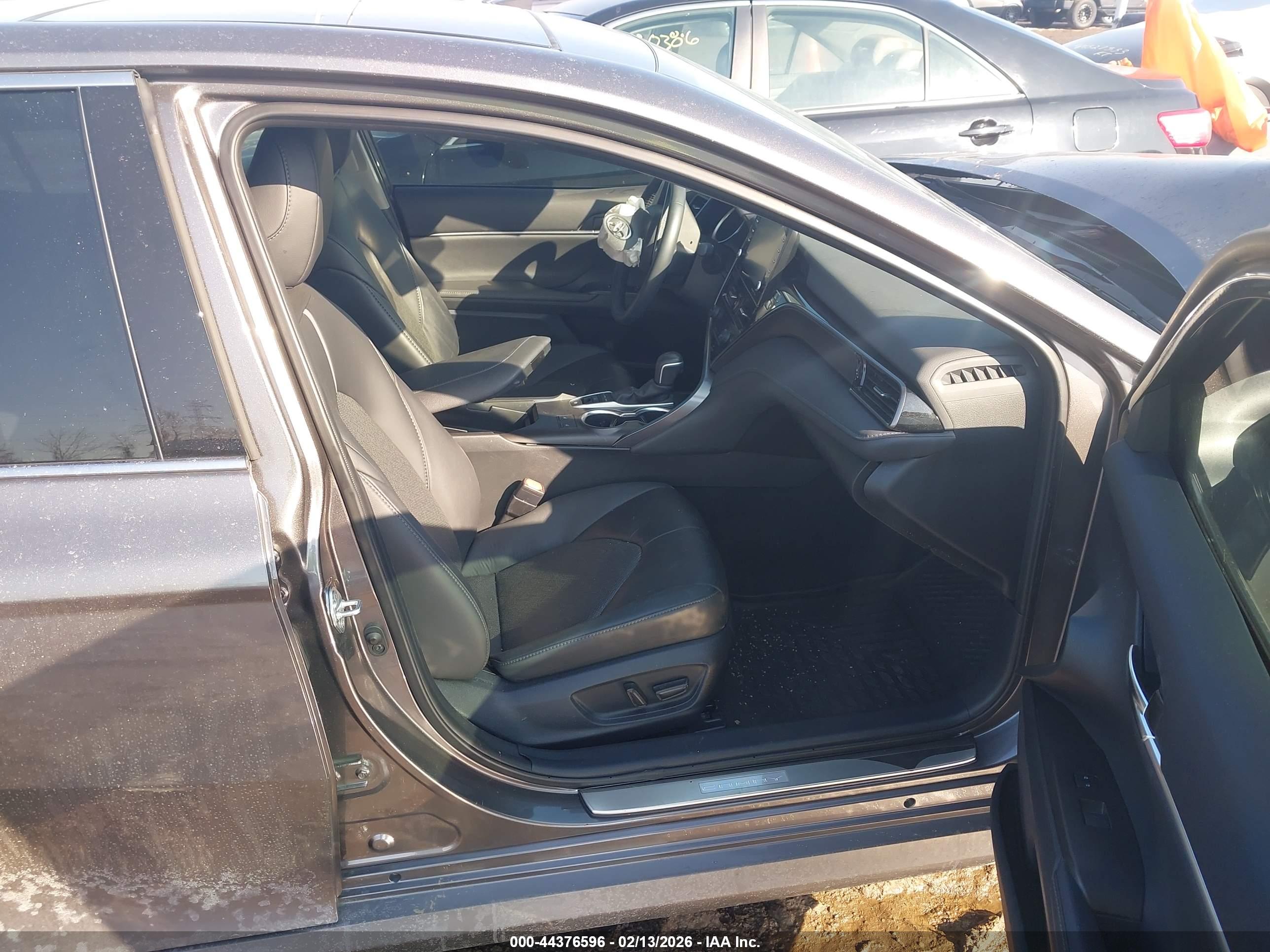 TOYOTA CAMRY image 5