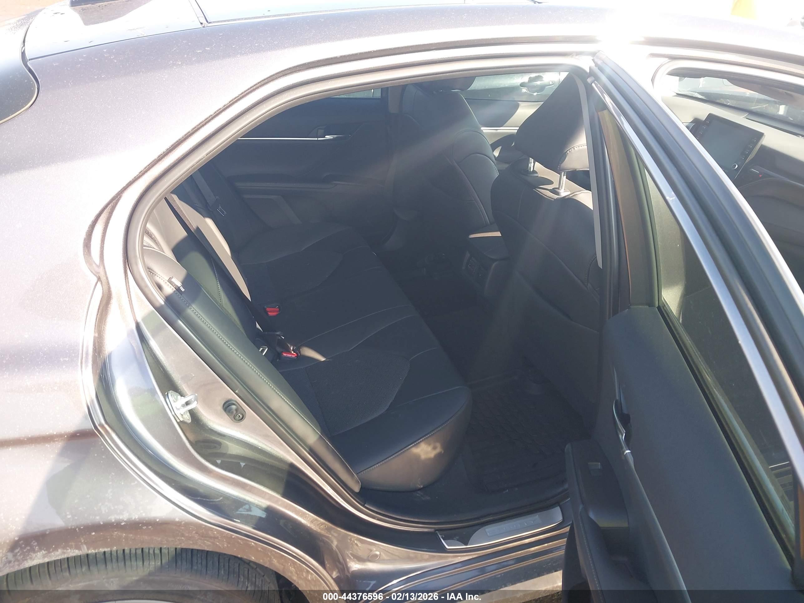 TOYOTA CAMRY image 8