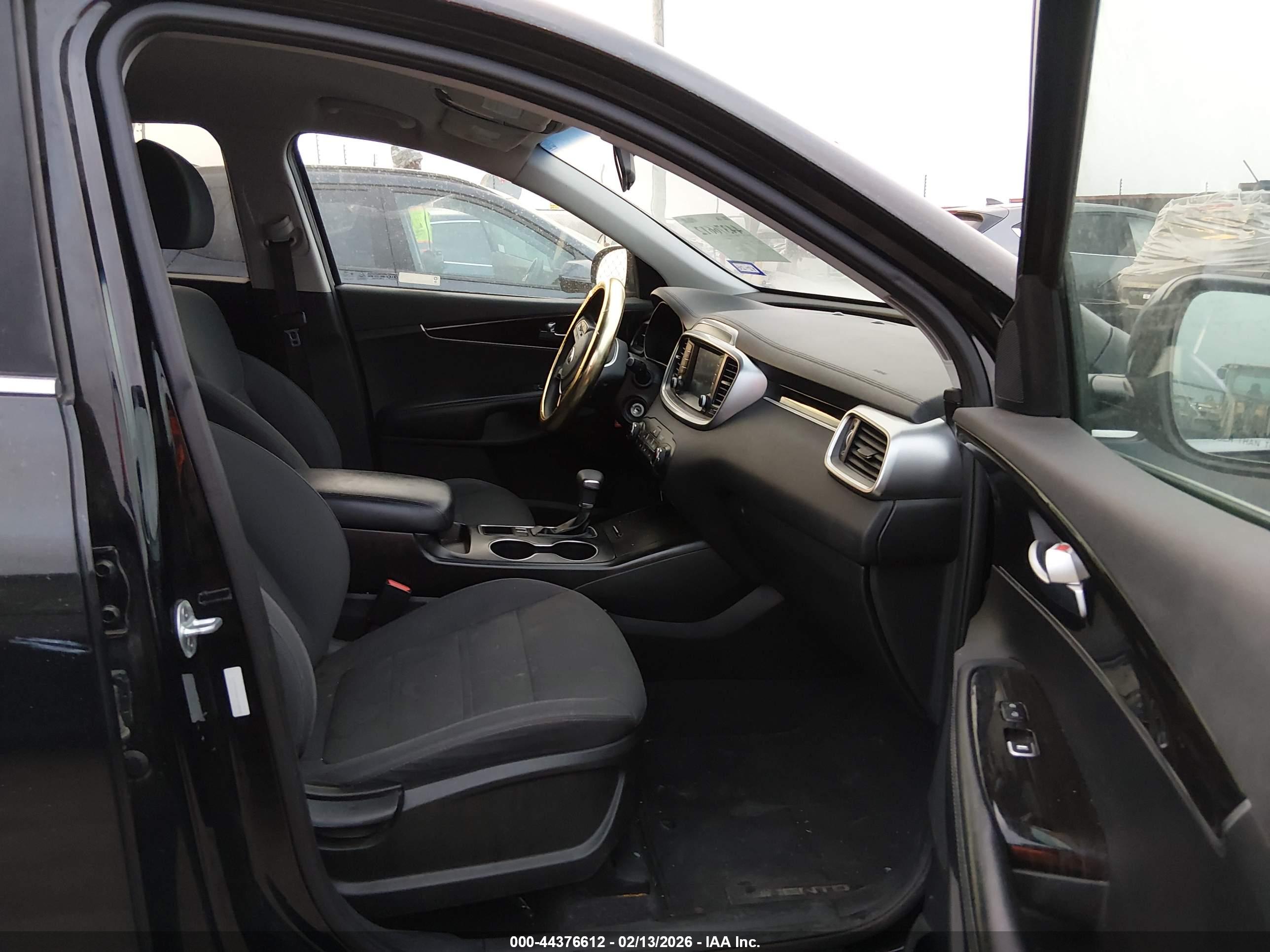 KIA SORENTO image 5