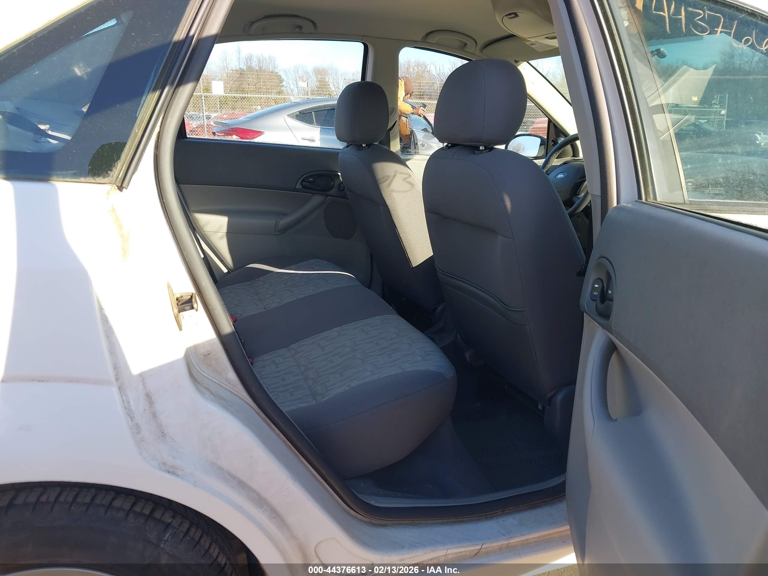 FORD FOCUS image 8