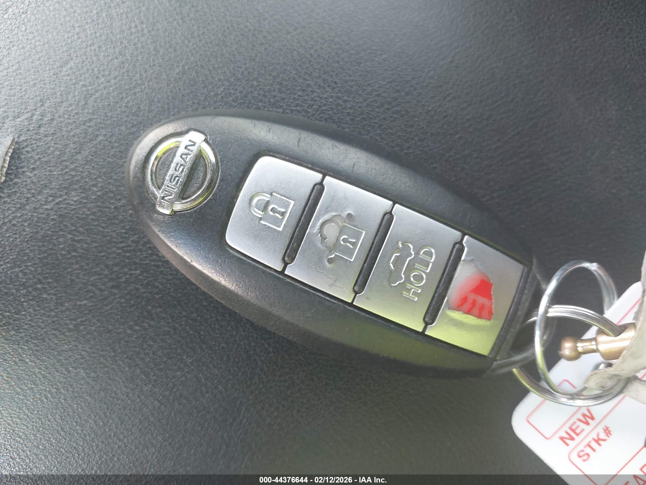 NISSAN MAXIMA image 11
