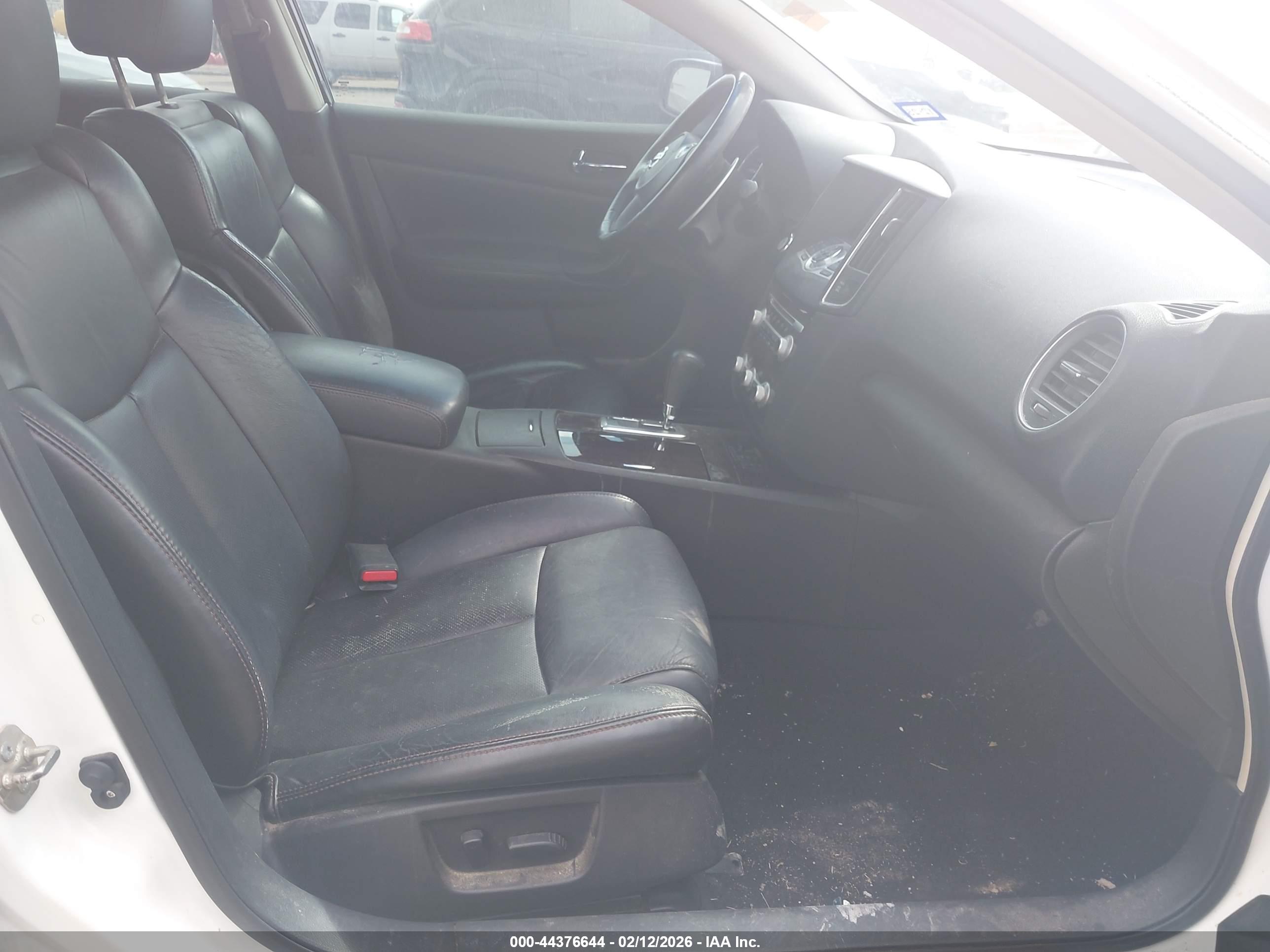 NISSAN MAXIMA image 5