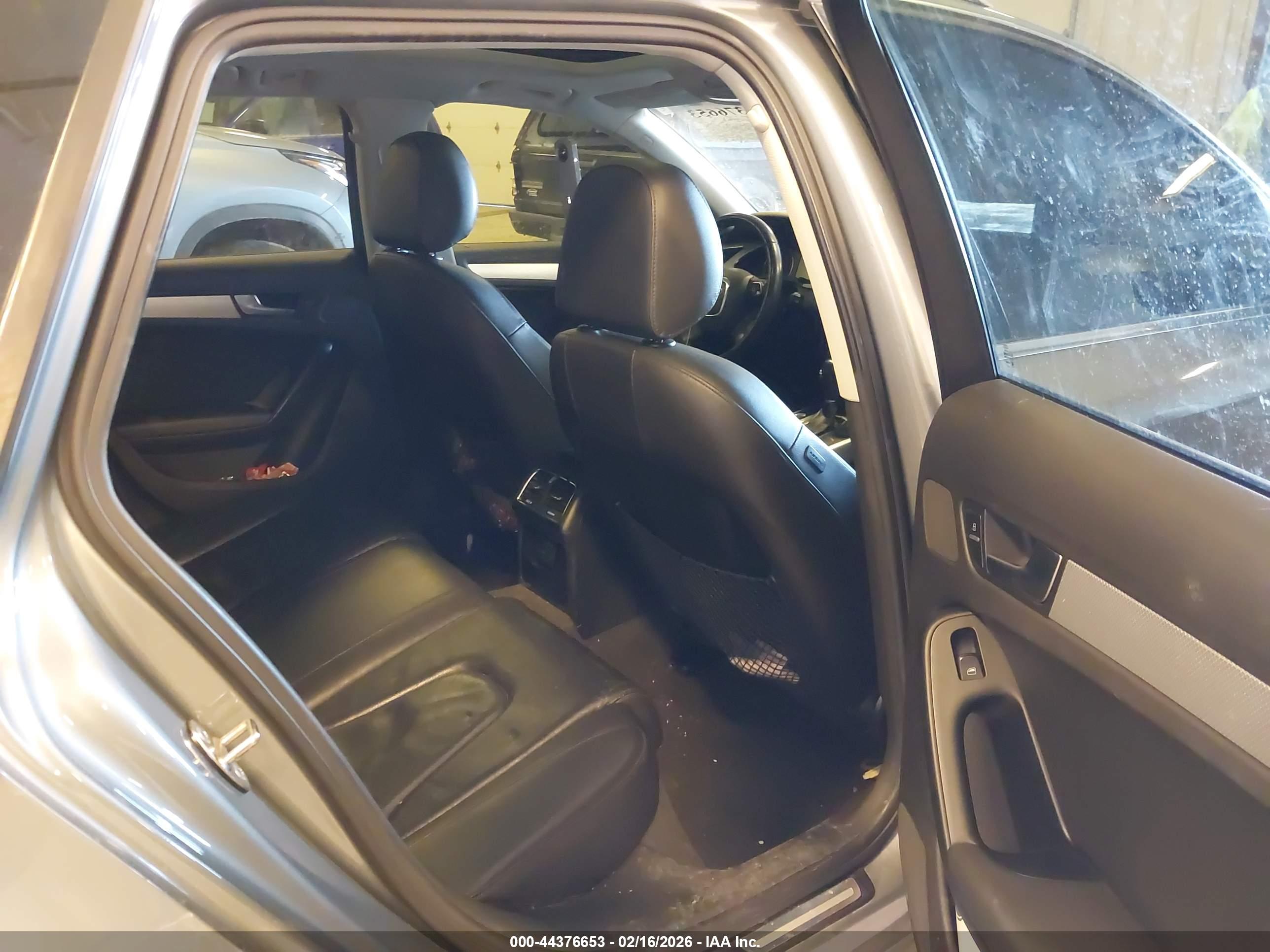 AUDI A4 image 8