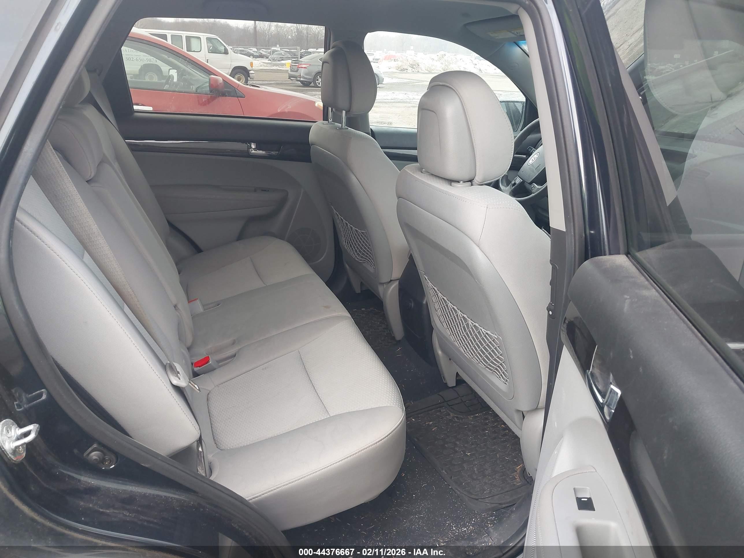 KIA SORENTO image 8