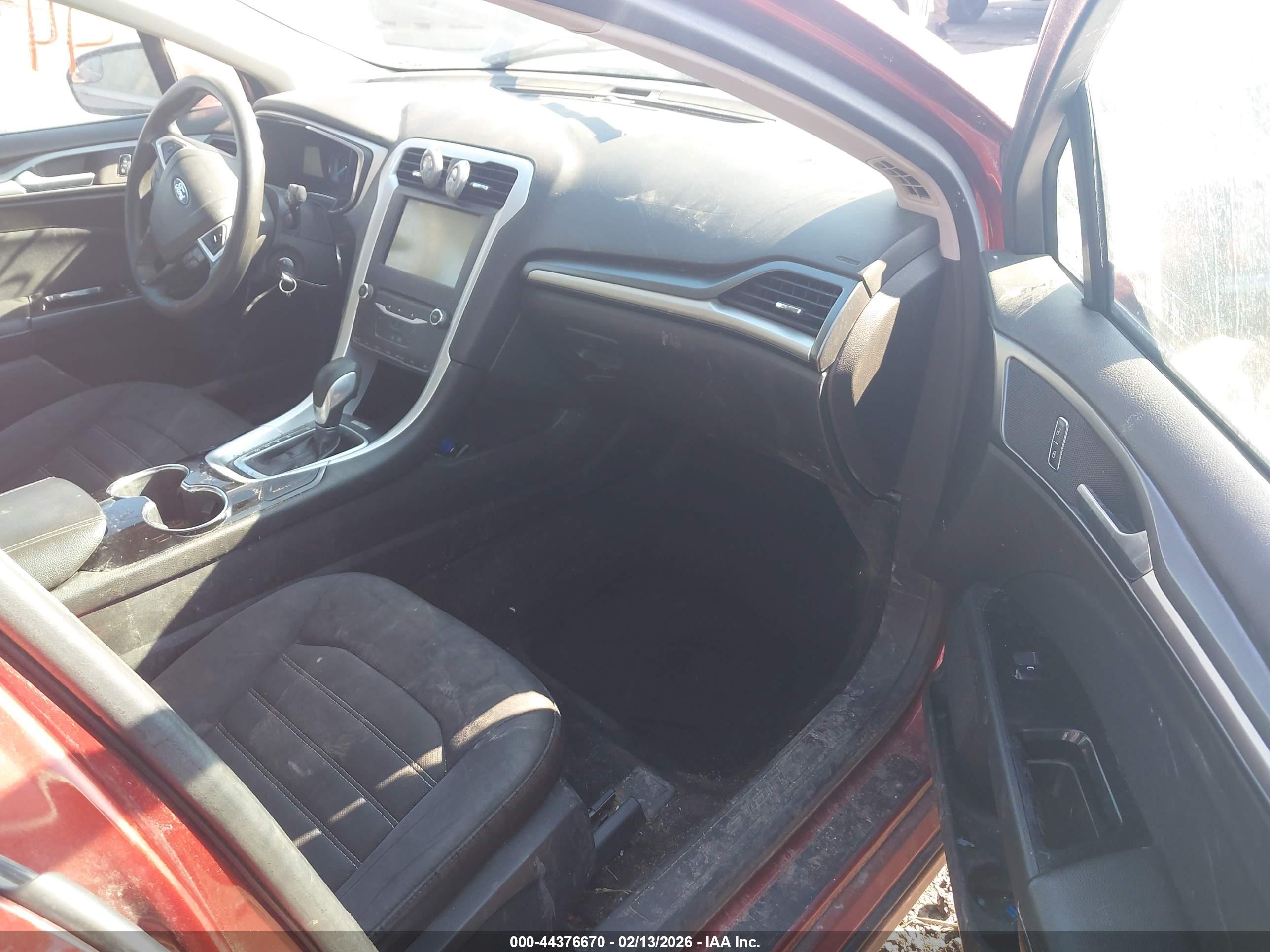 FORD FUSION image 5