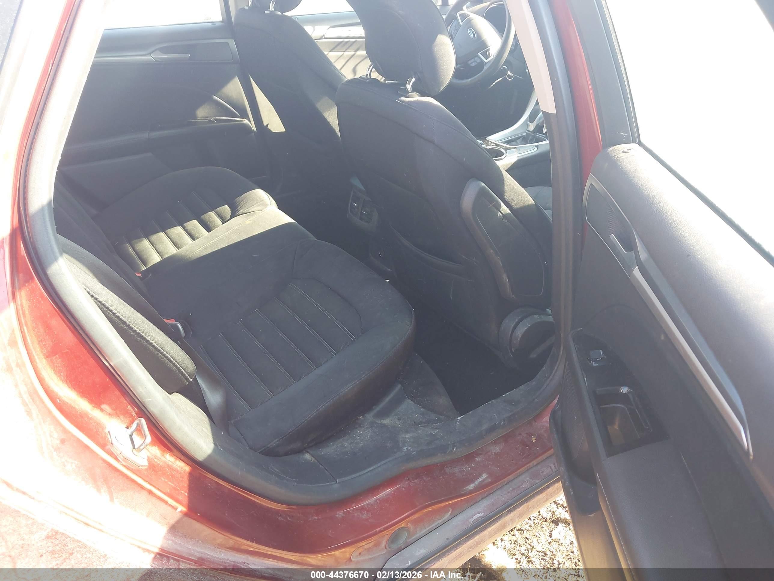 FORD FUSION image 8