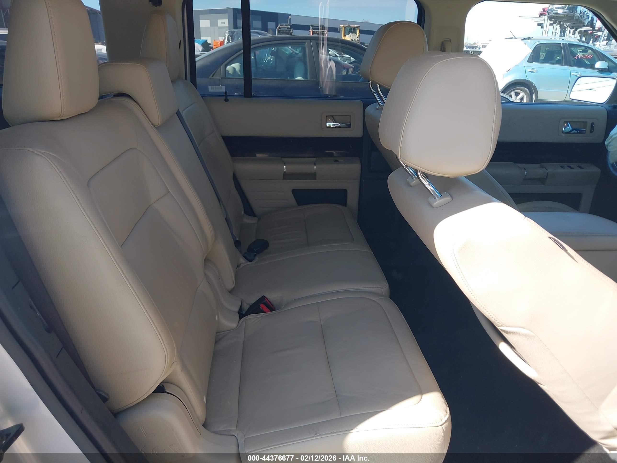 FORD FLEX image 8