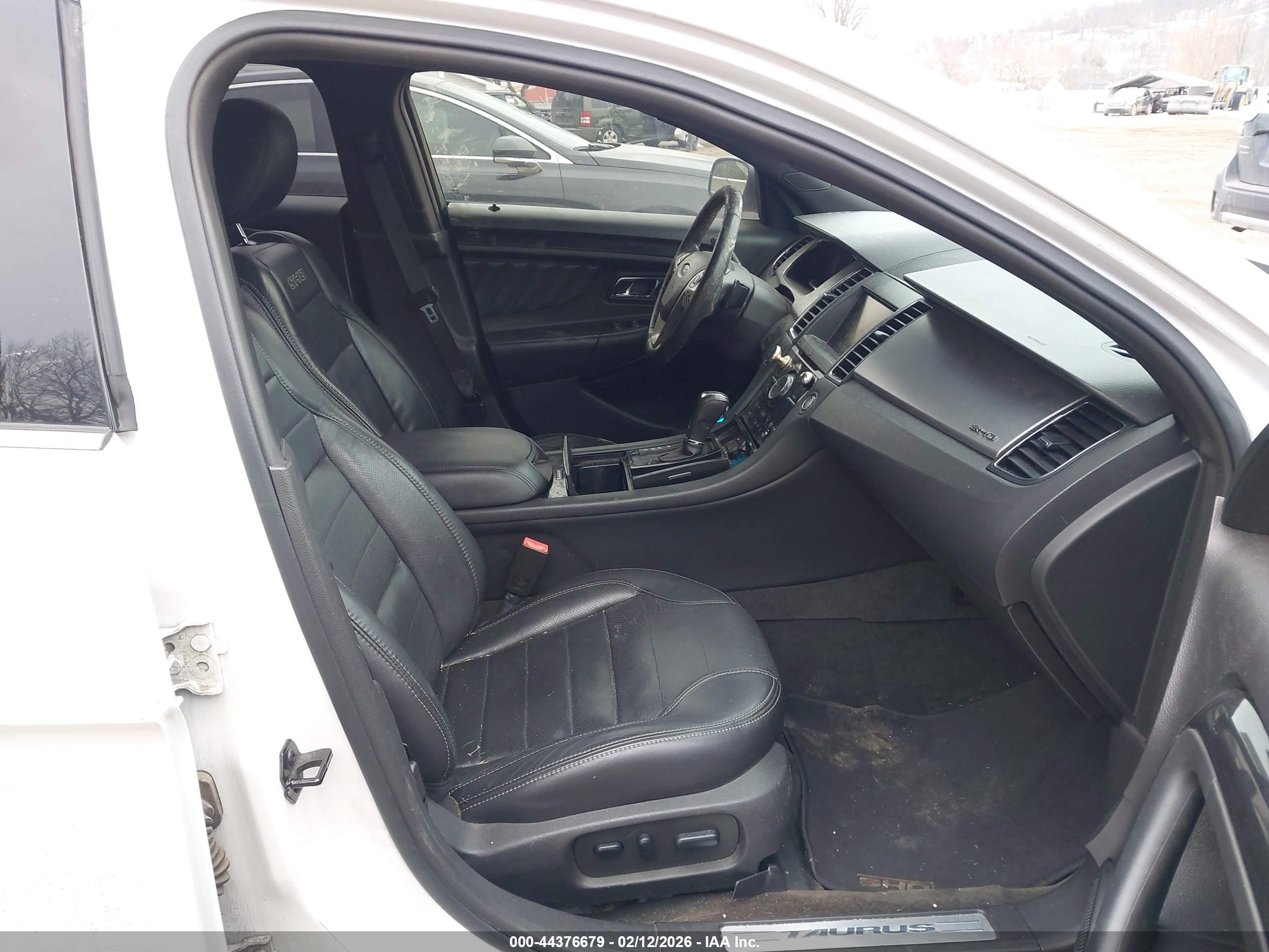 FORD TAURUS image 5