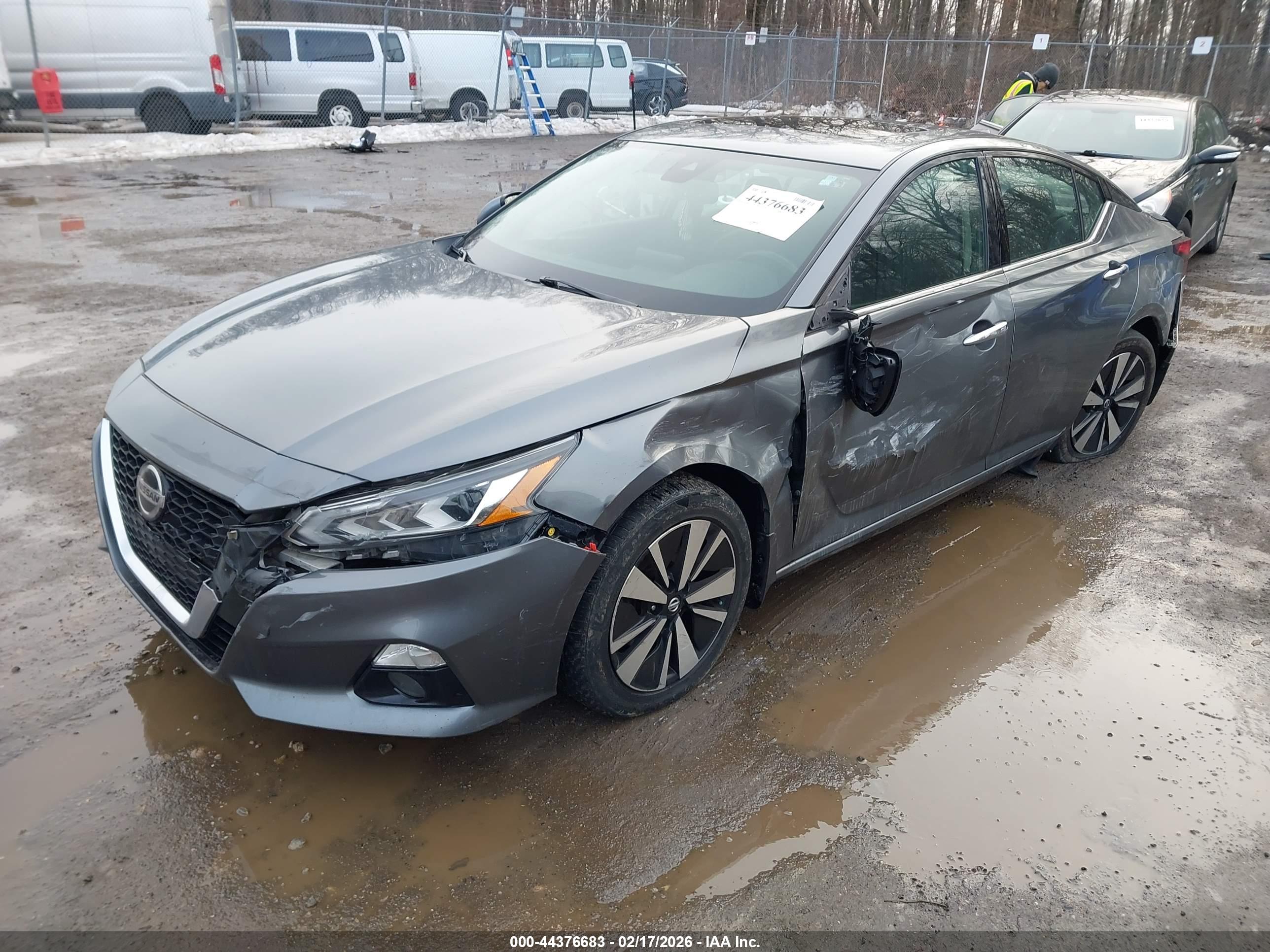 NISSAN ALTIMA image 2