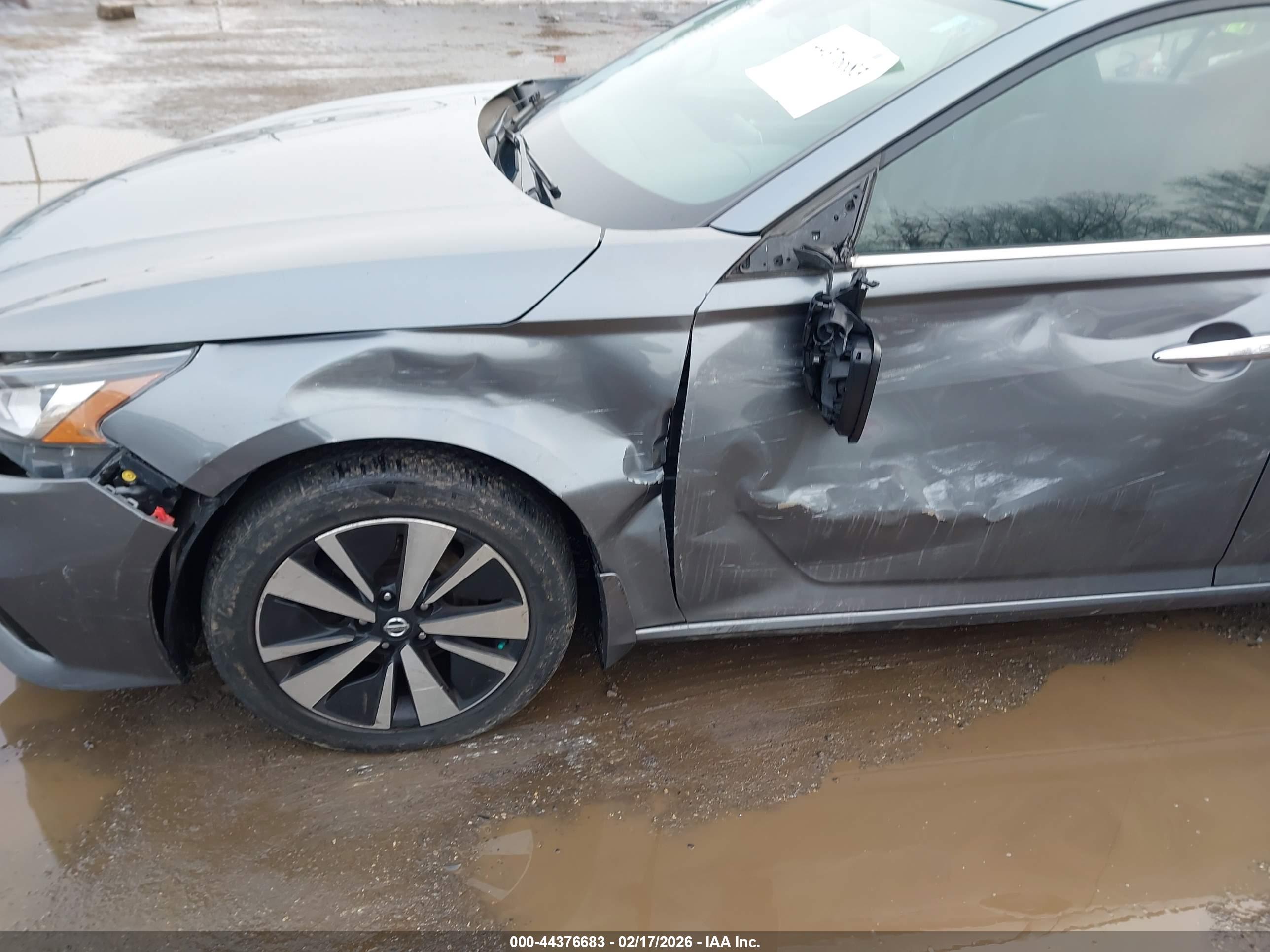 NISSAN ALTIMA image 6