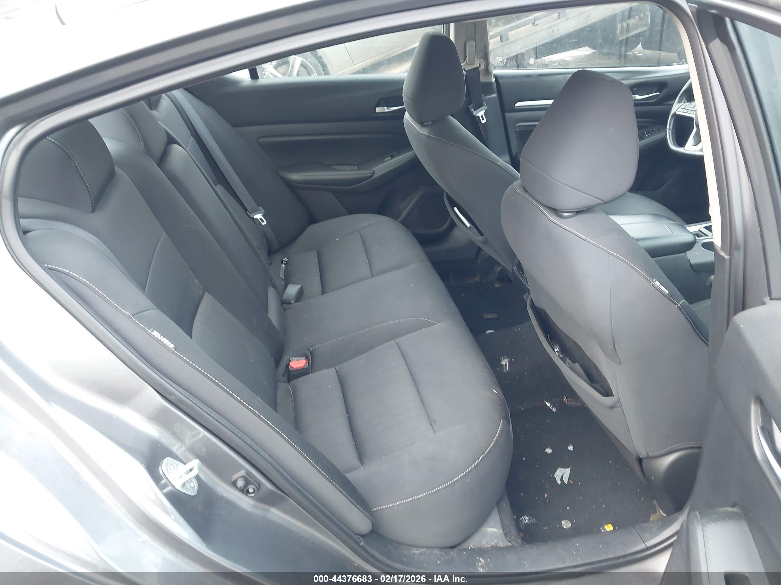 NISSAN ALTIMA image 8