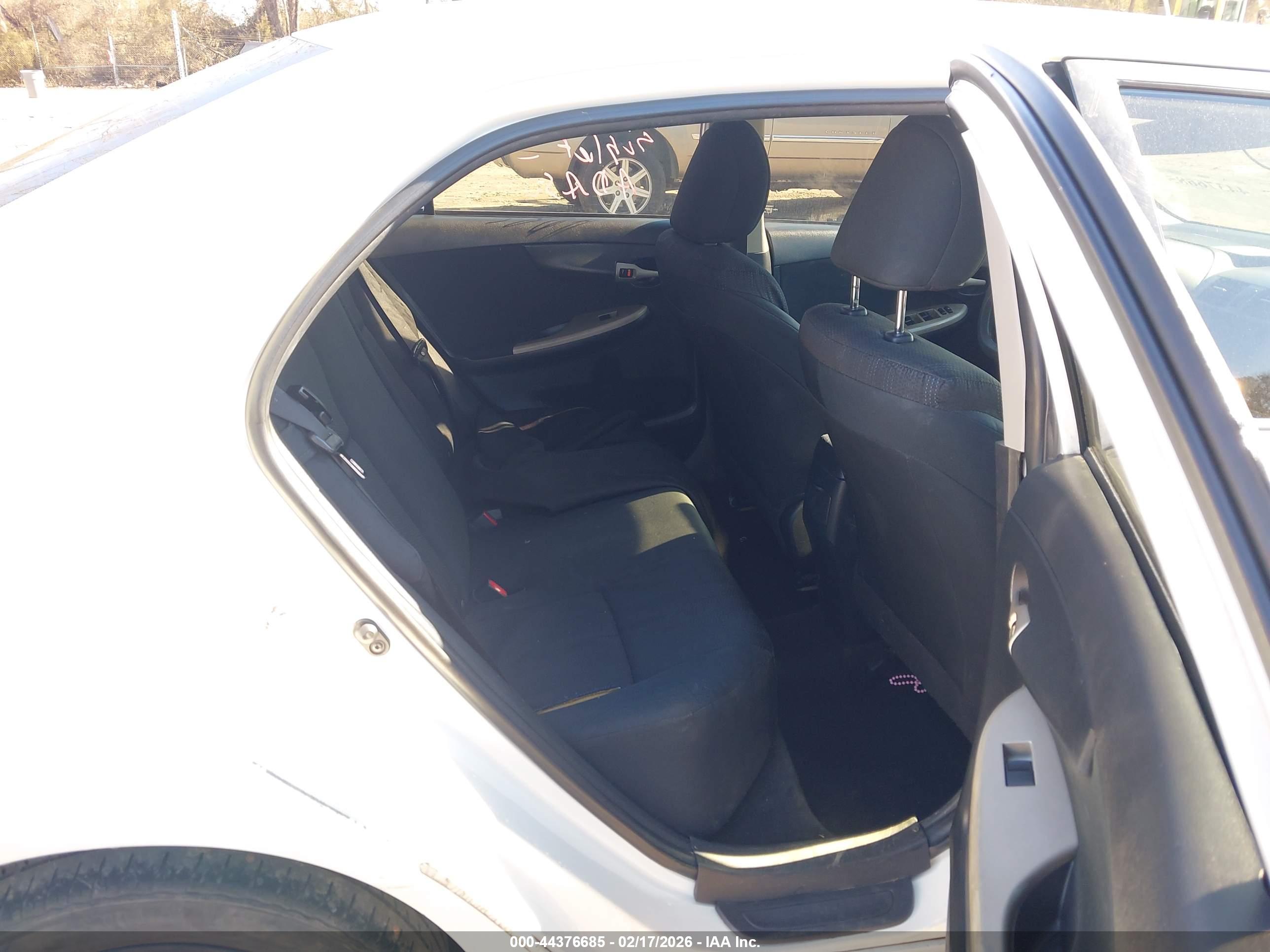 TOYOTA COROLLA image 8
