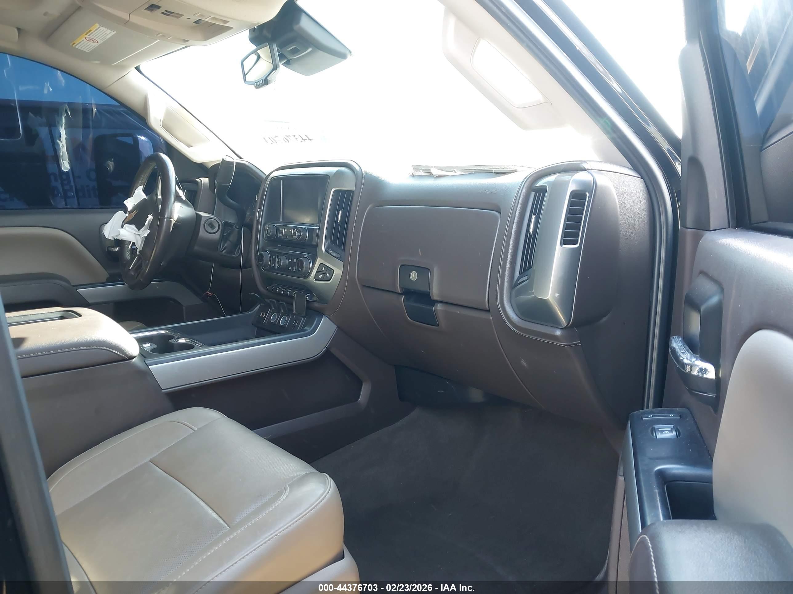 CHEVROLET SILVERADO image 5