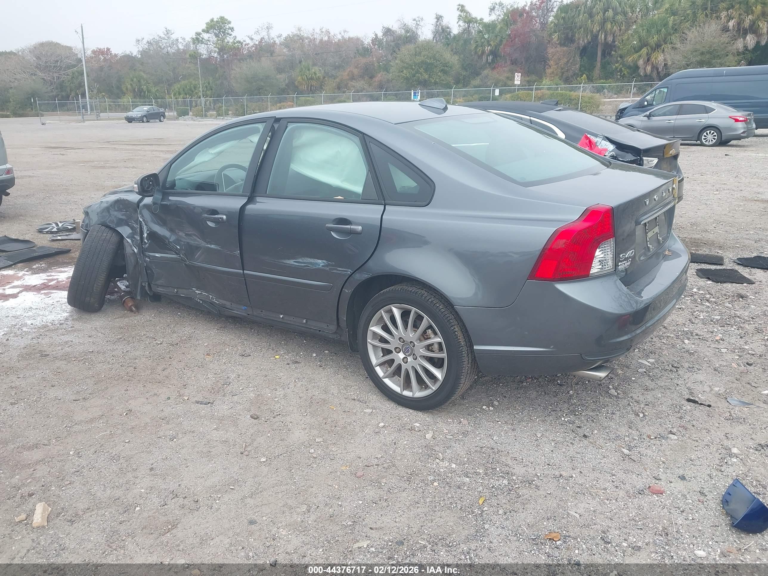 VOLVO S40 image 3