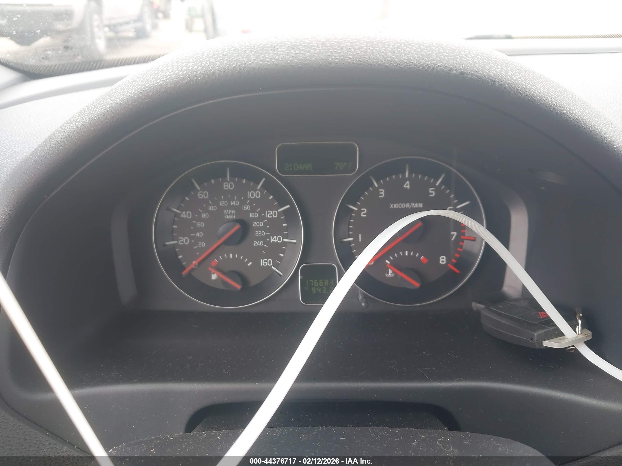 VOLVO S40 image 7