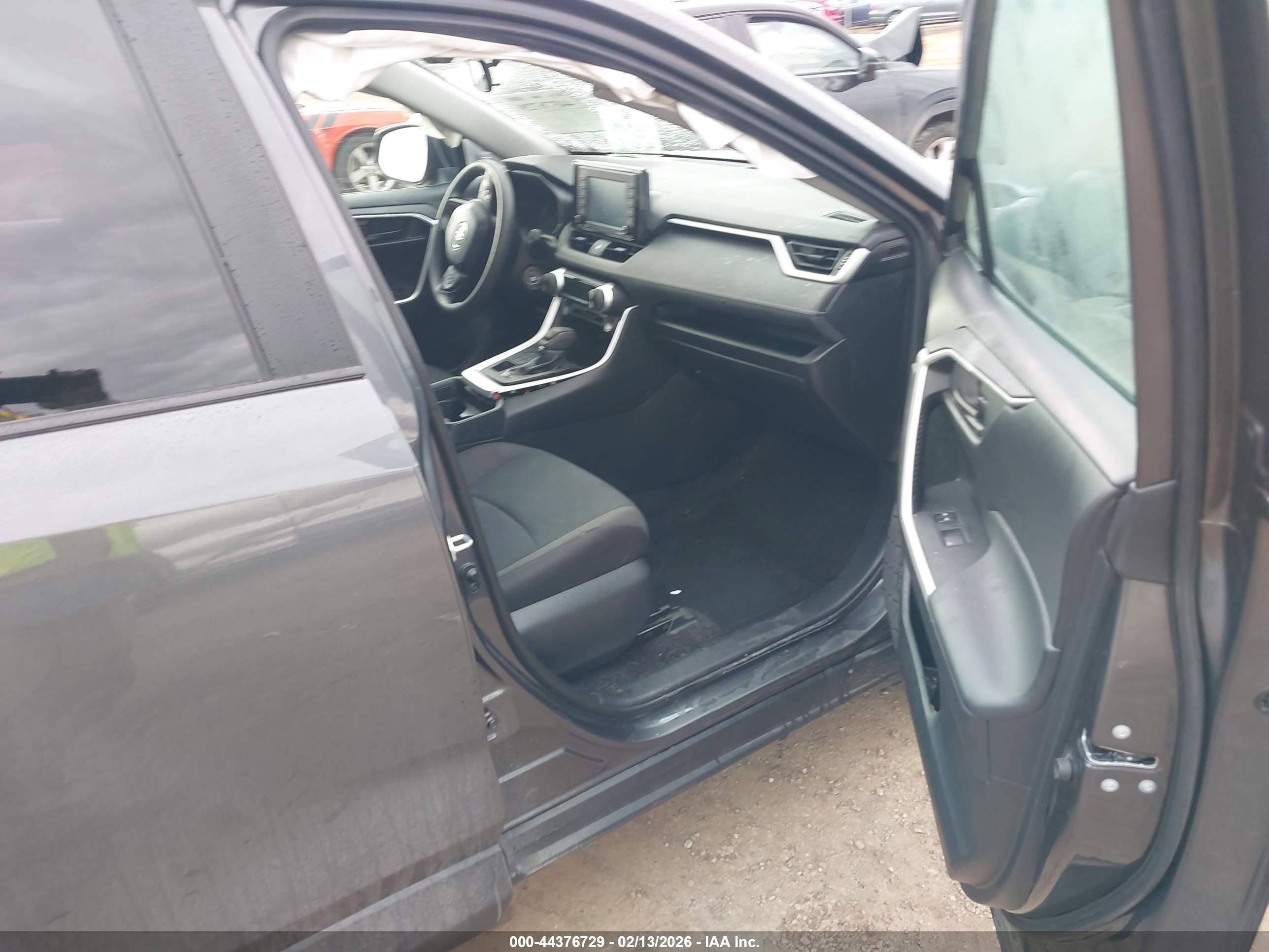 TOYOTA RAV4 image 5
