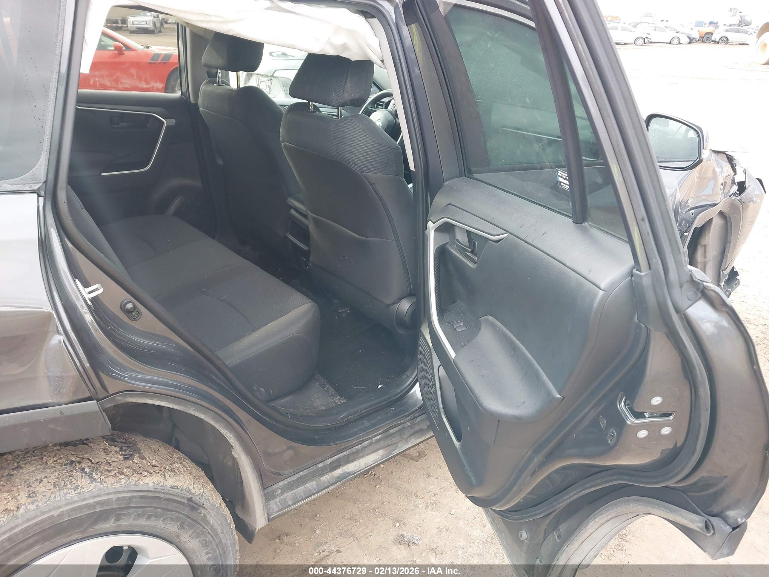 TOYOTA RAV4 image 8