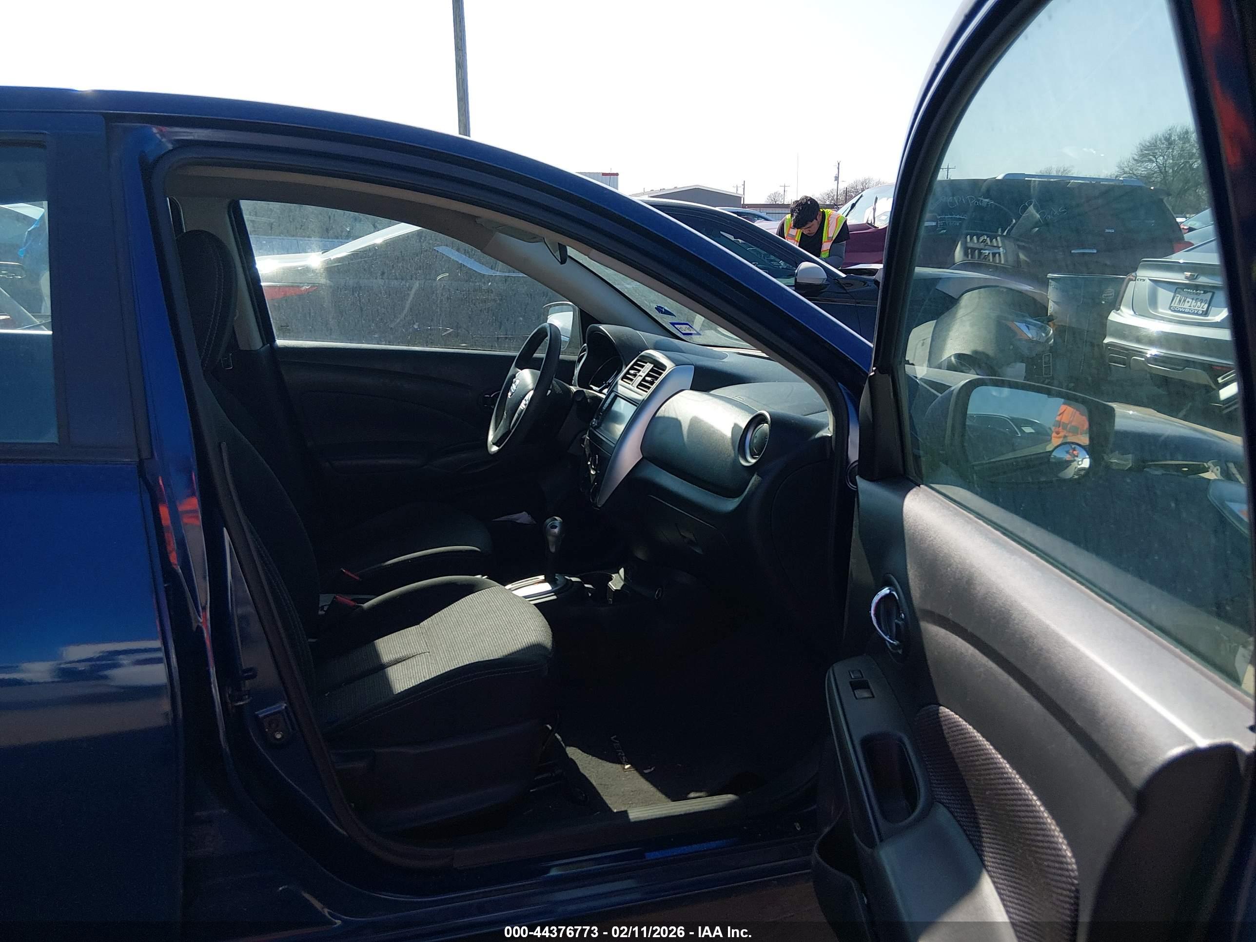 NISSAN VERSA image 5