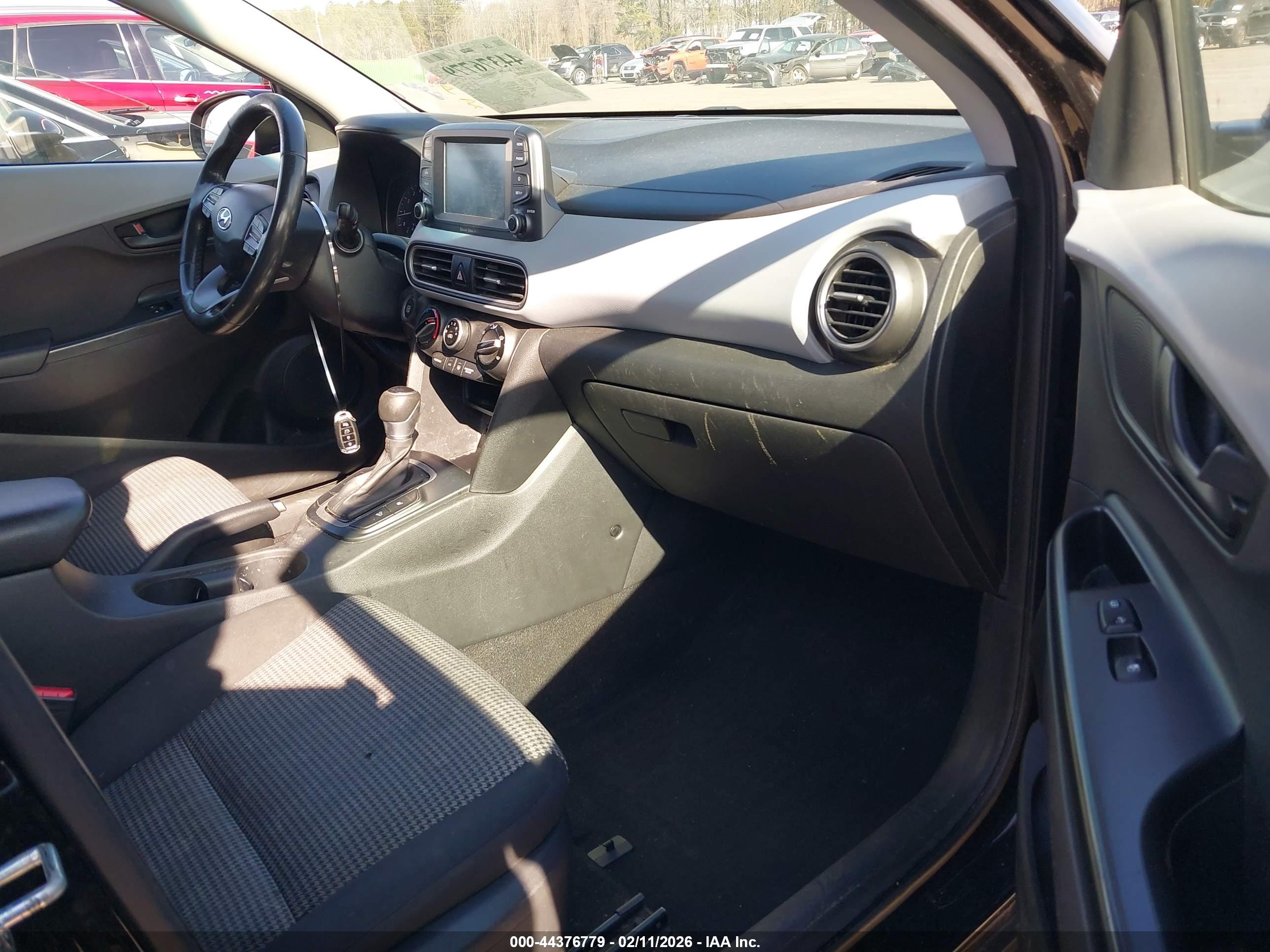 HYUNDAI KONA image 5